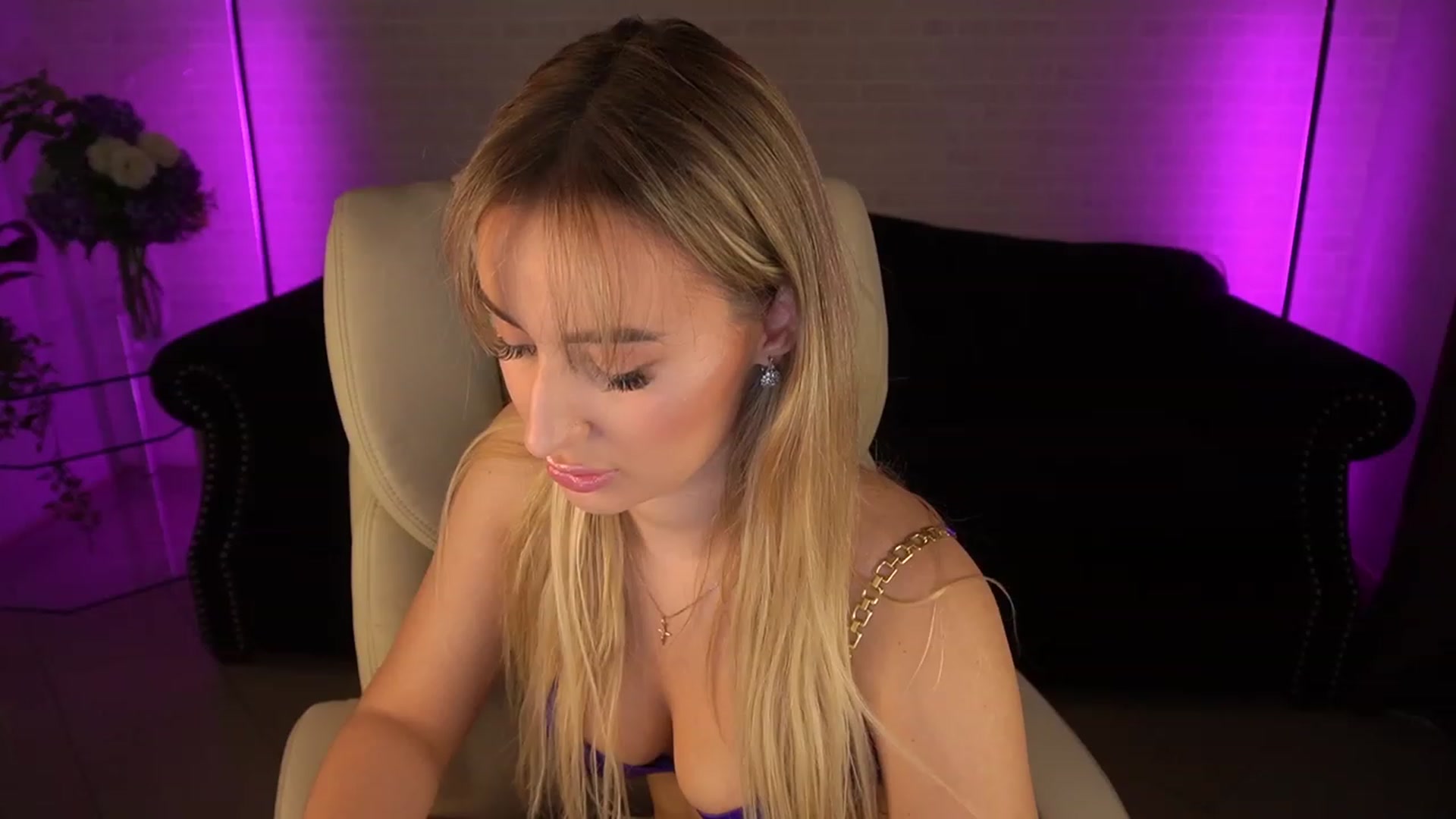 Gallery image thumbnail from LiaBrazzer's myfreecams stream on, 05/30/2023, 09:40 image 19 of 20
