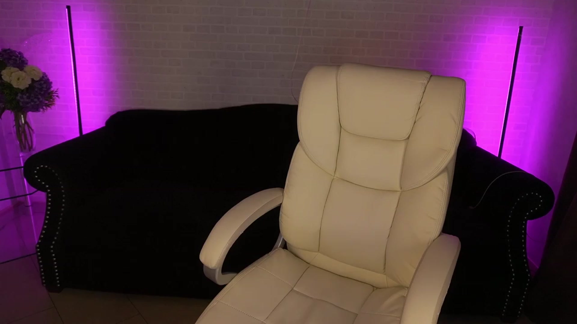Gallery image thumbnail from LiaBrazzer's myfreecams stream on, 05/30/2023, 17:54 image 17 of 20
