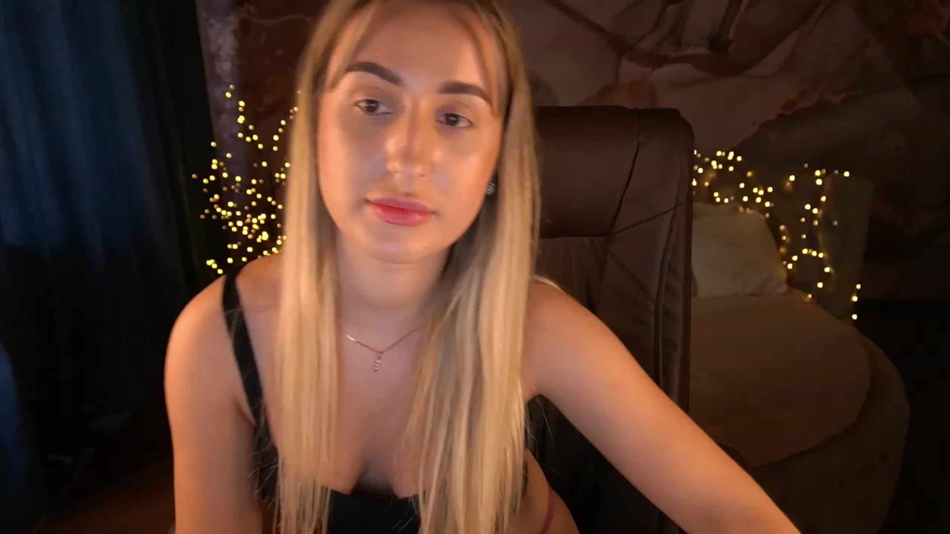 Gallery image thumbnail from LiaBrazzer's myfreecams stream on, 06/03/2023, 13:12 image 18 of 20
