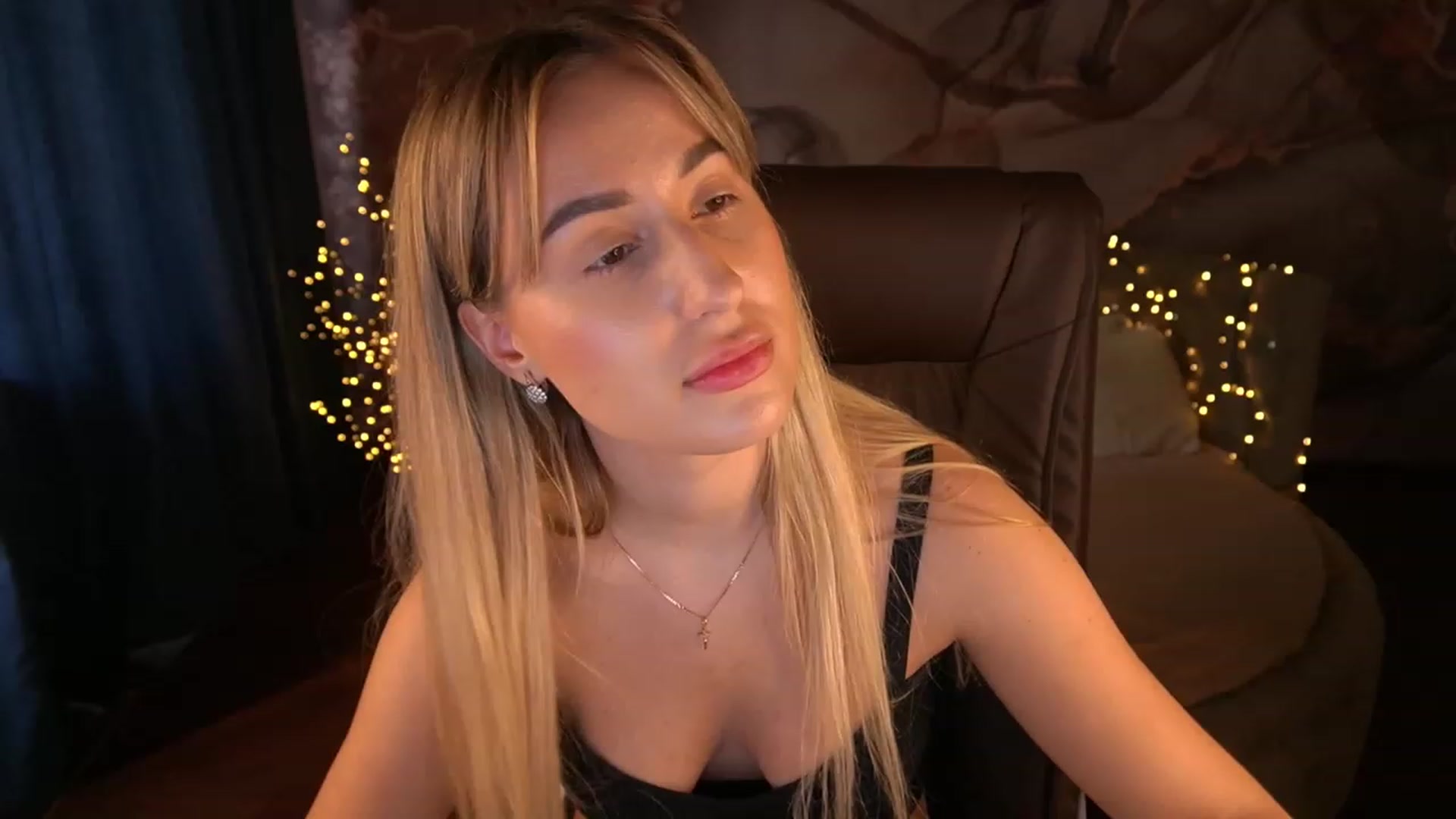 Gallery image thumbnail from LiaBrazzer's myfreecams stream on, 06/03/2023, 13:12 image 4 of 20
