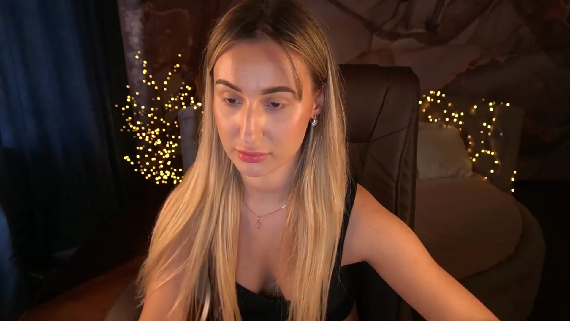 Gallery image thumbnail from LiaBrazzer's myfreecams stream on, 06/03/2023, 13:12 image 16 of 20