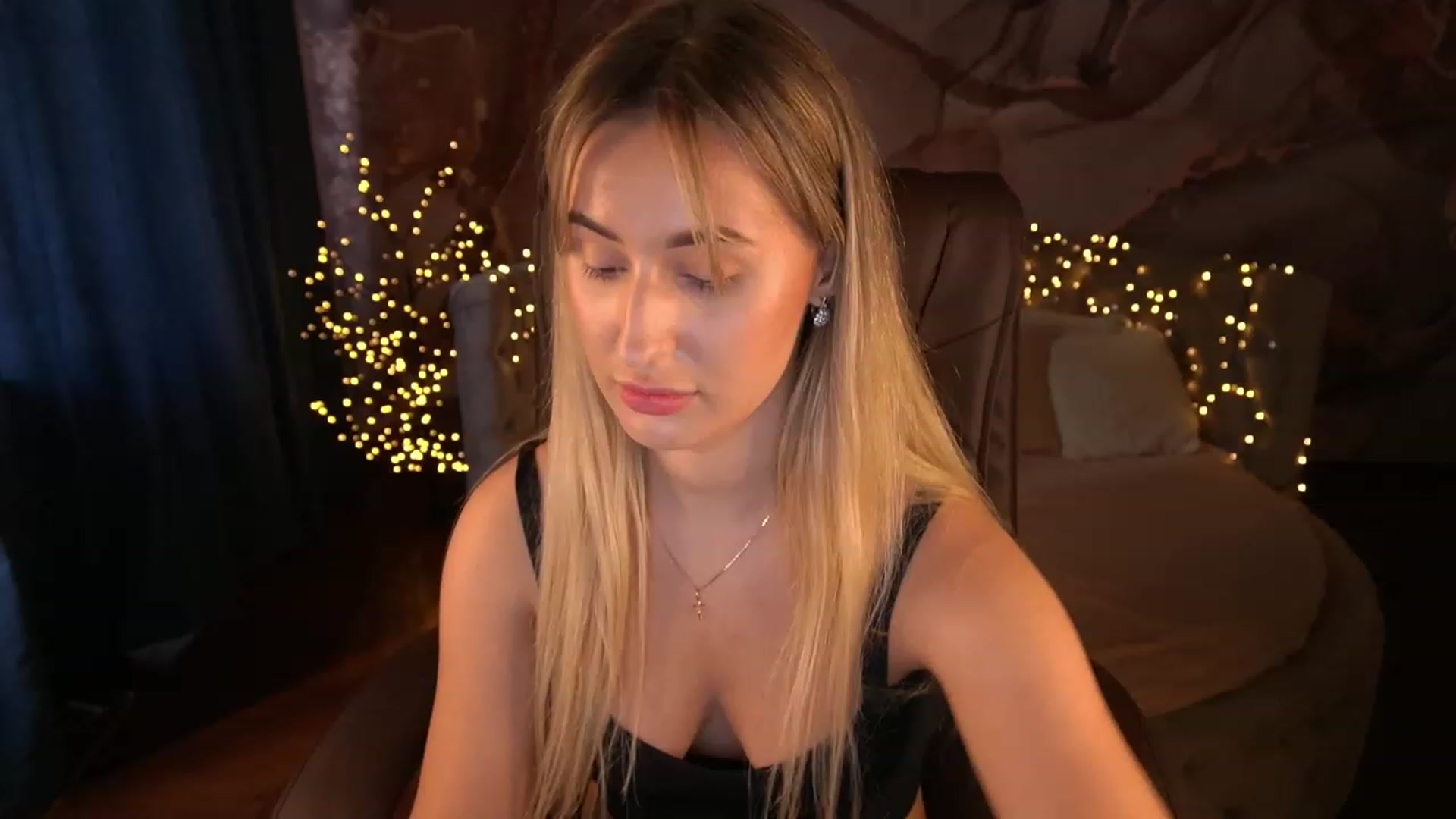 Gallery image thumbnail from LiaBrazzer's myfreecams stream on, 06/03/2023, 13:12 image 2 of 20
