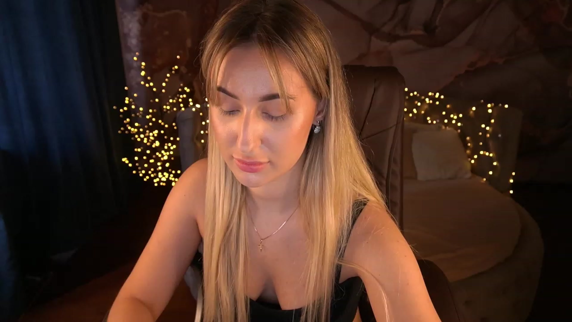 Gallery image thumbnail from LiaBrazzer's myfreecams stream on, 06/03/2023, 13:12 image 1 of 20