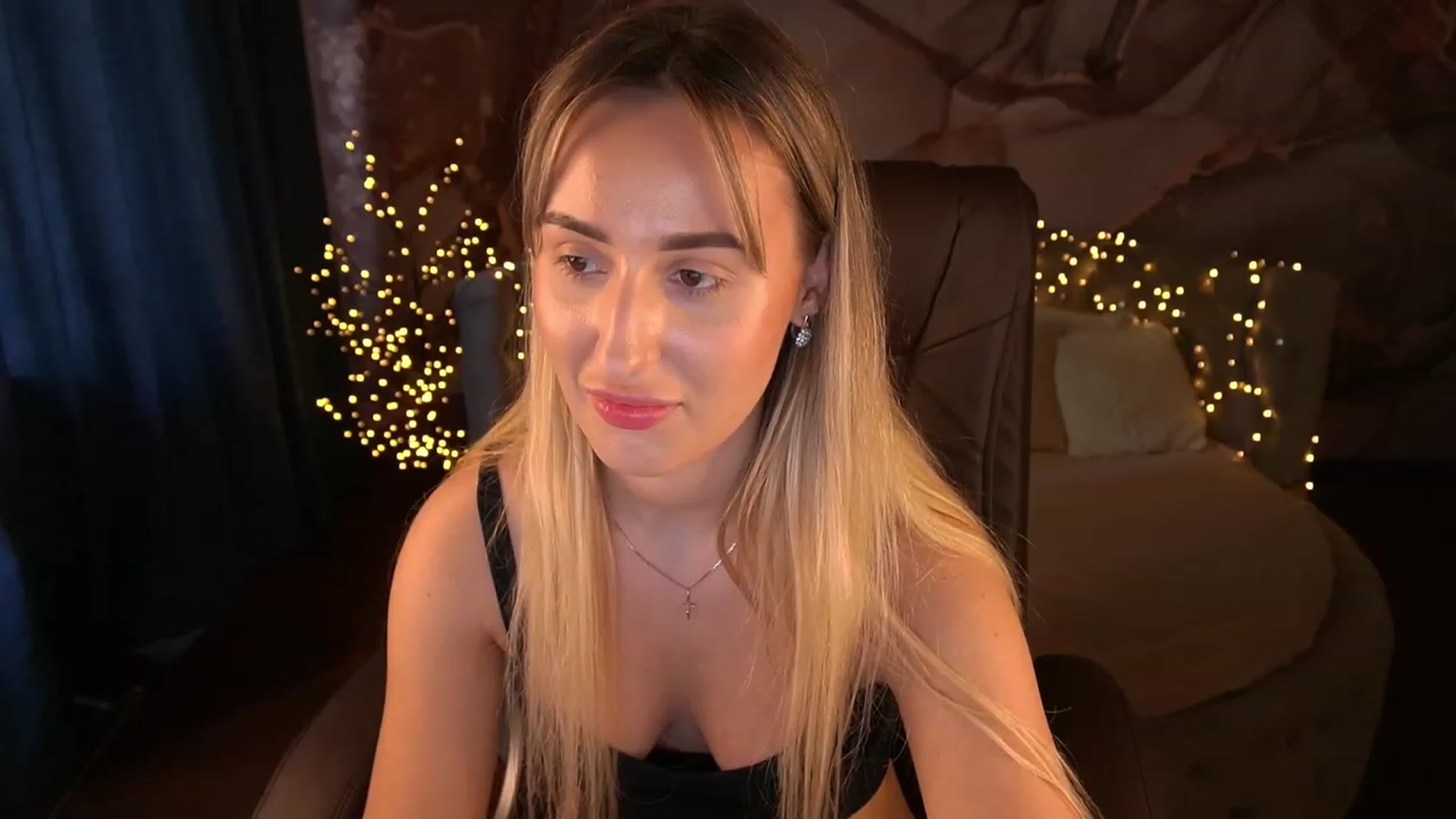 Gallery image thumbnail from LiaBrazzer's myfreecams stream on, 06/03/2023, 13:12 image 9 of 20
