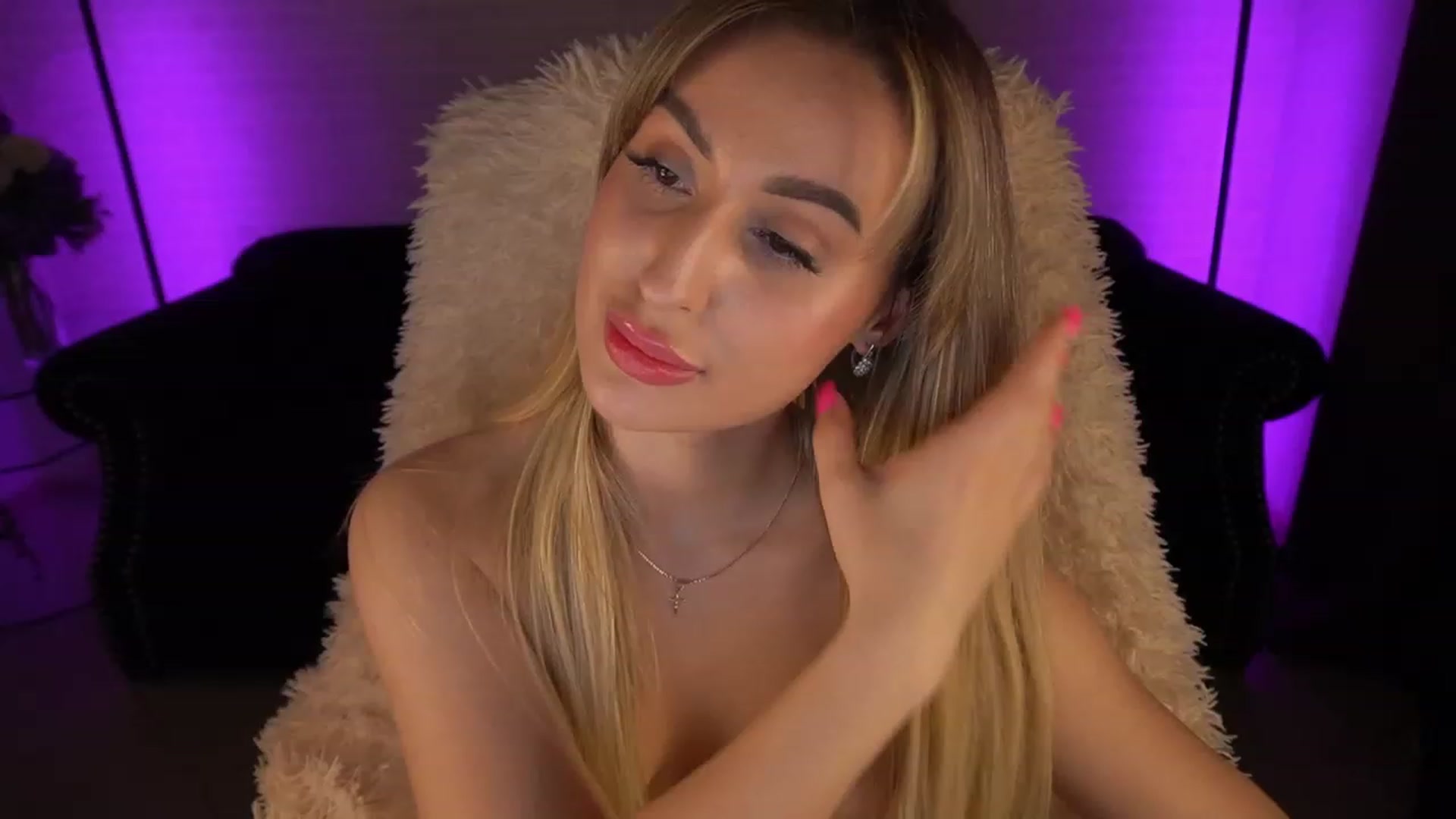 Gallery image thumbnail from LiaBrazzer's myfreecams stream on, 06/04/2023, 16:39 image 5 of 20