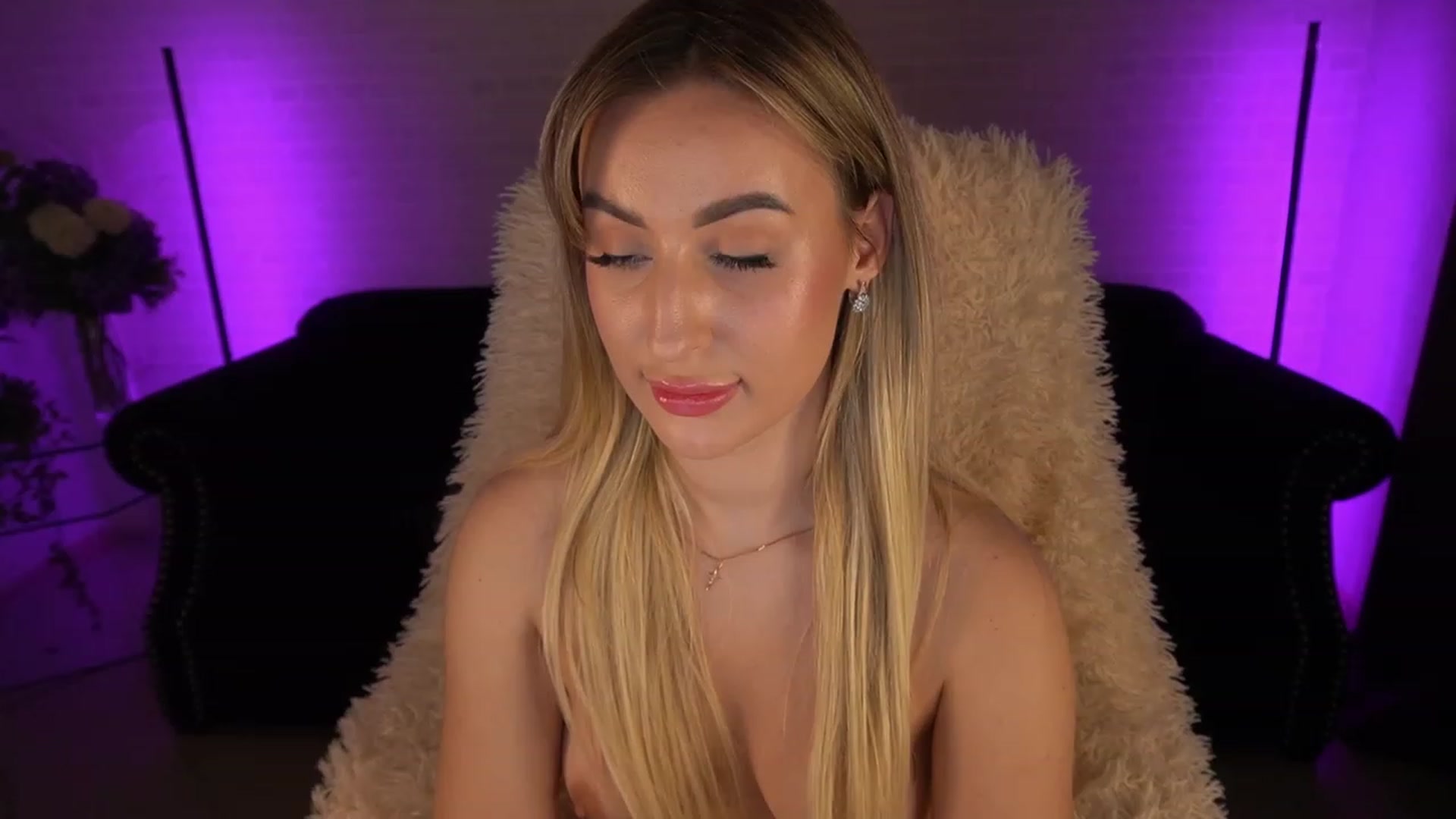 Gallery image thumbnail from LiaBrazzer's myfreecams stream on, 06/04/2023, 16:39 image 14 of 20