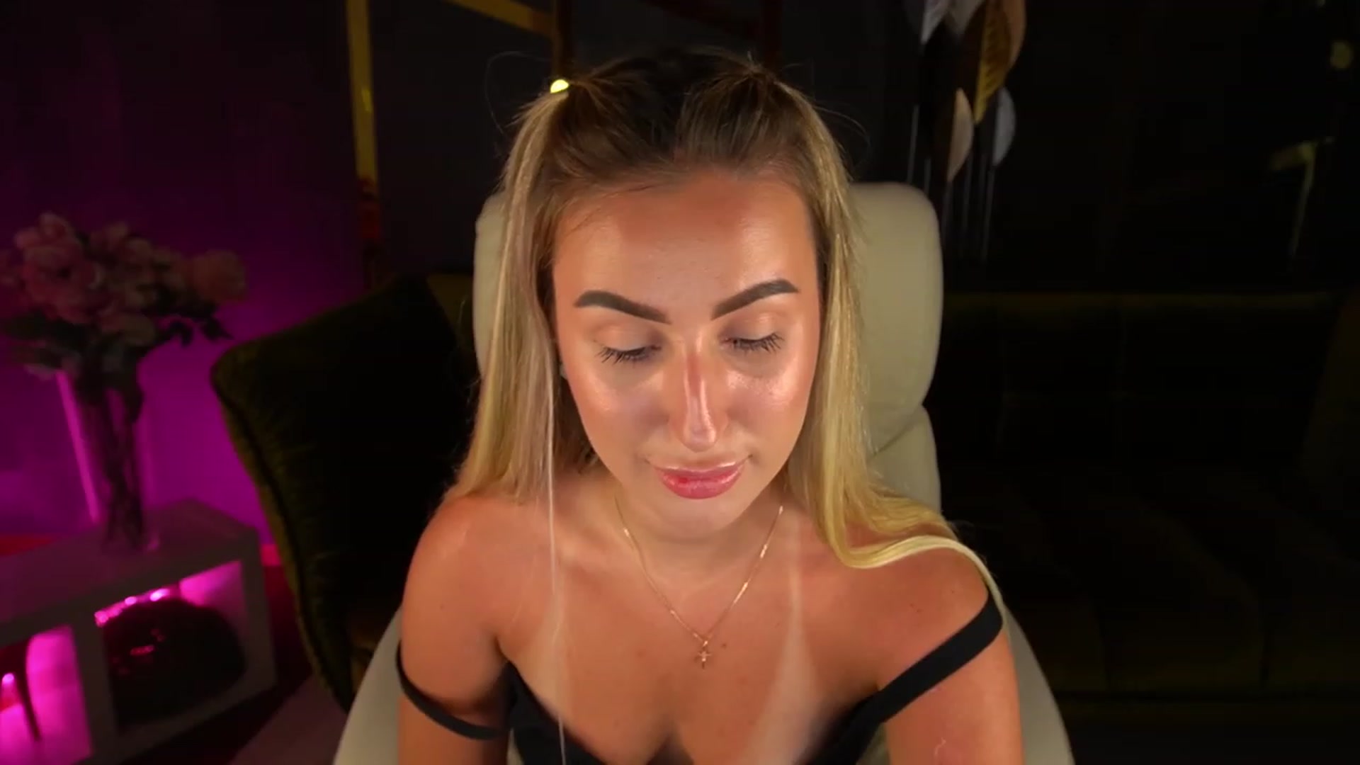 Gallery image thumbnail from LiaBrazzer's myfreecams stream on, 06/11/2023, 15:29 image 11 of 20