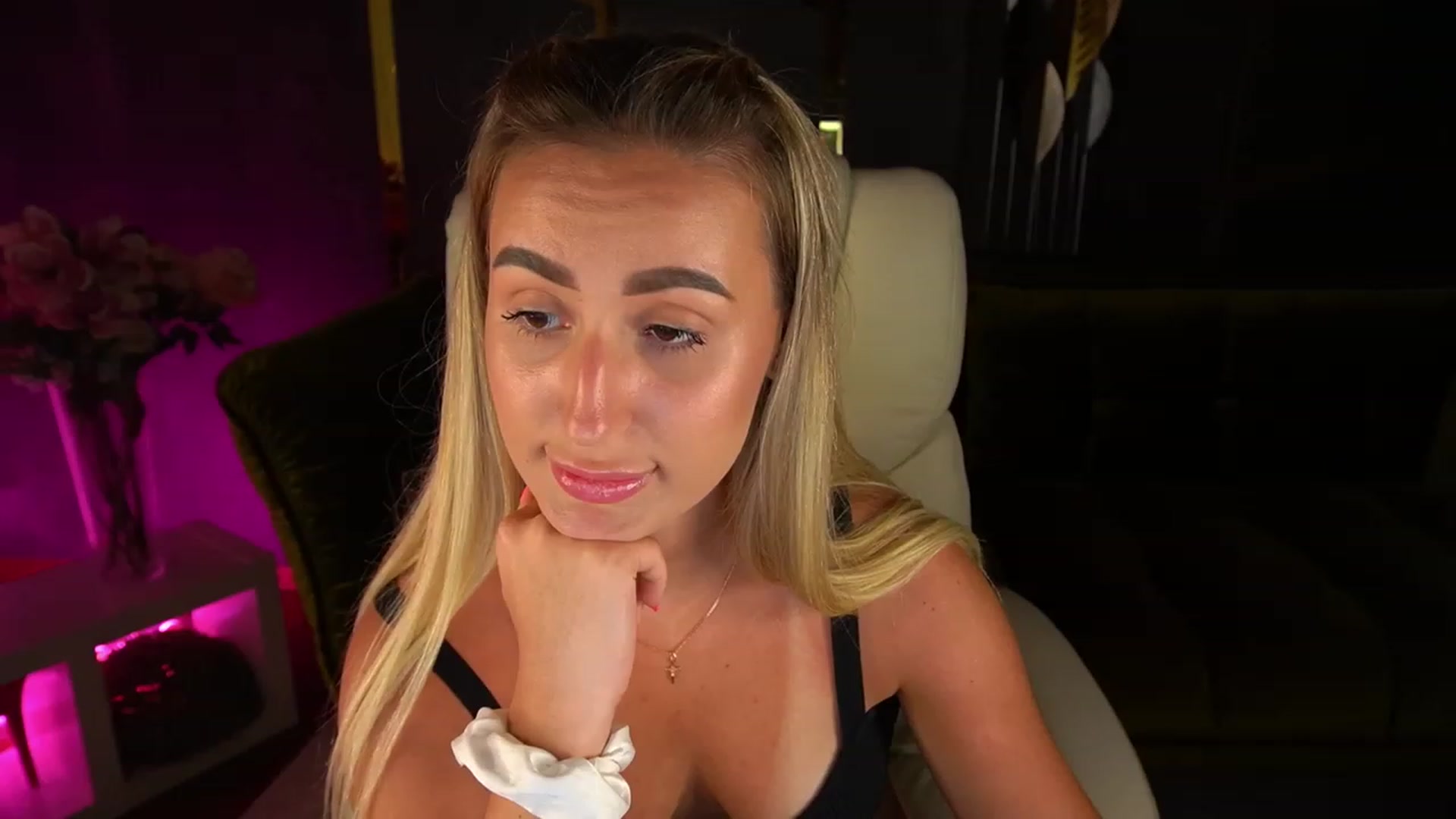 Gallery image thumbnail from LiaBrazzer's myfreecams stream on, 06/11/2023, 17:12 image 9 of 20