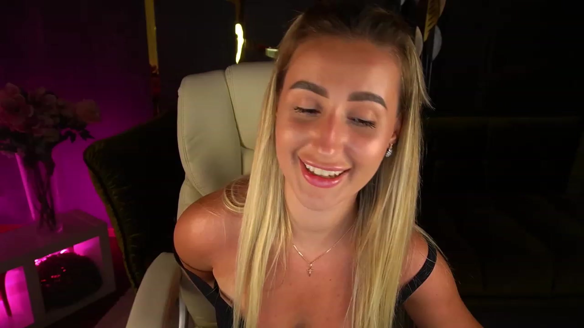 Gallery image thumbnail from LiaBrazzer's myfreecams stream on, 06/11/2023, 17:12 image 18 of 20
