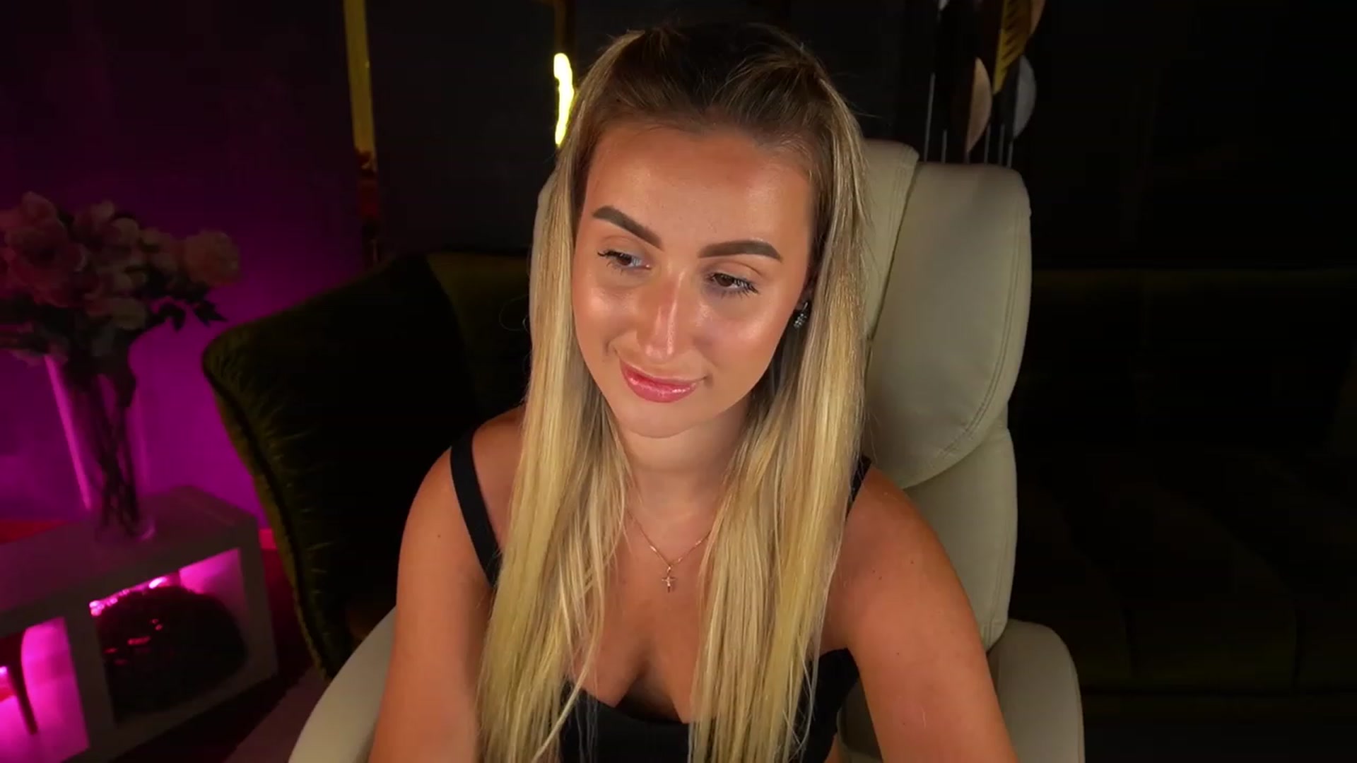 Gallery image thumbnail from LiaBrazzer's myfreecams stream on, 06/11/2023, 17:12 image 5 of 20
