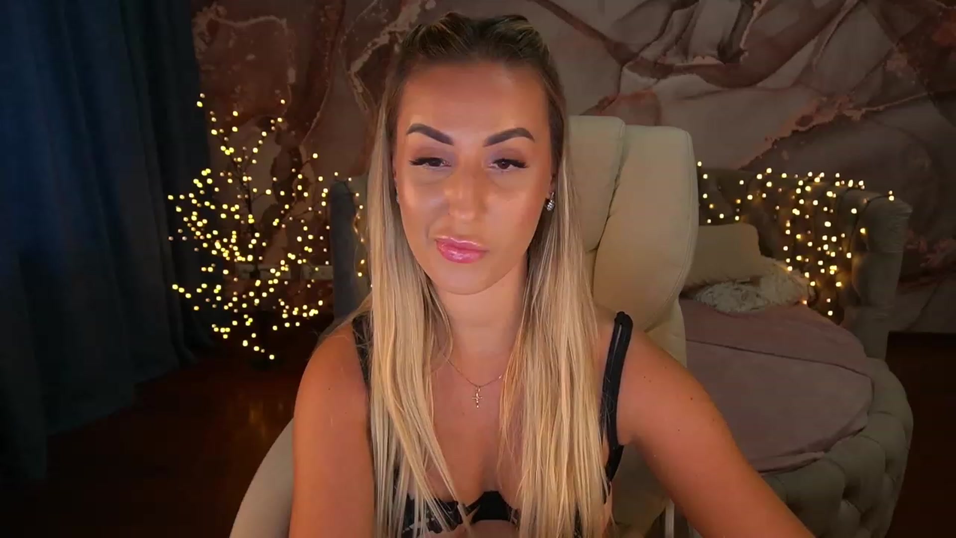 Gallery image thumbnail from LiaBrazzer's myfreecams stream on, 06/18/2023, 13:29 image 3 of 20