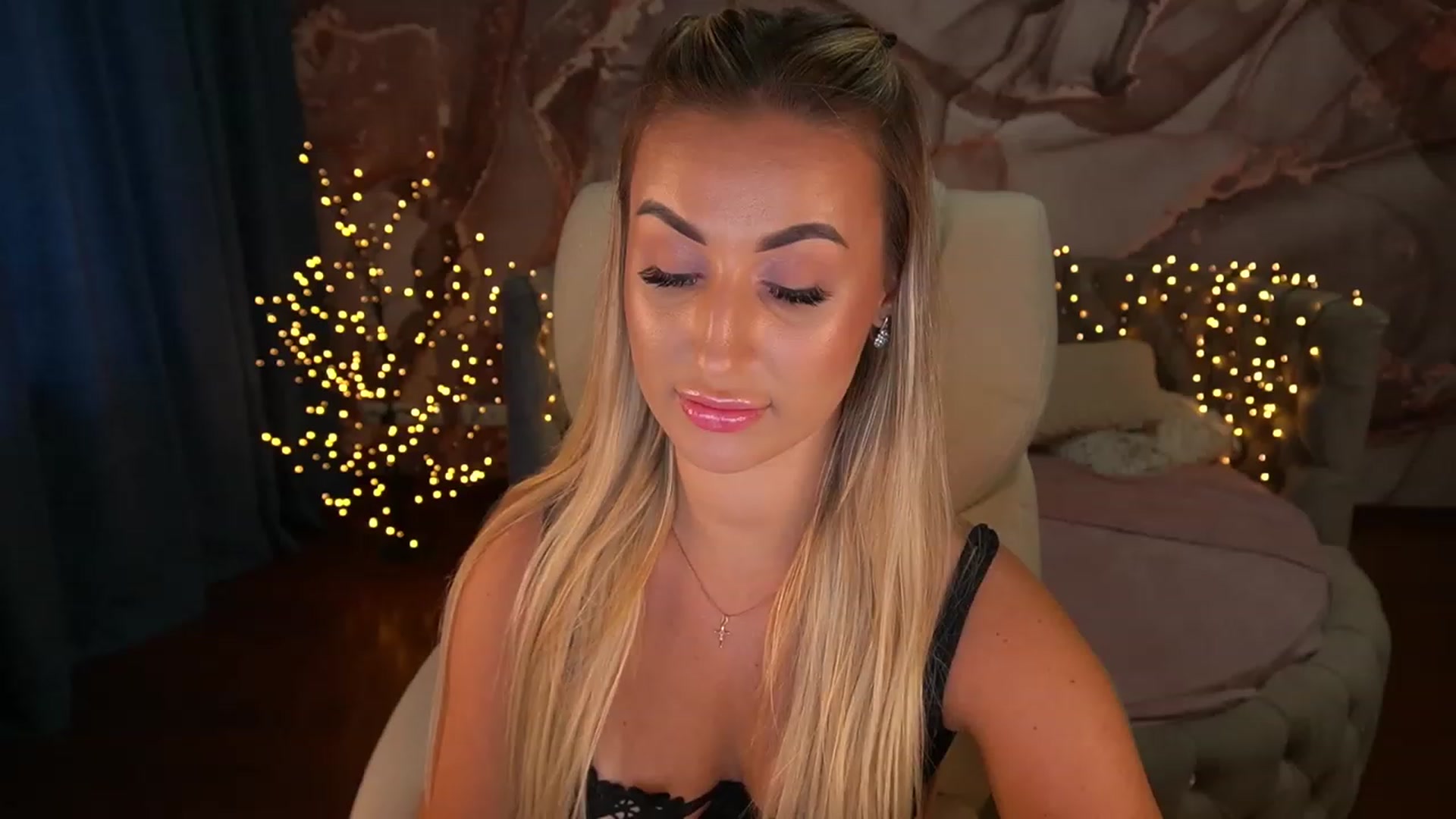 Gallery image thumbnail from LiaBrazzer's myfreecams stream on, 06/18/2023, 13:29 image 5 of 20