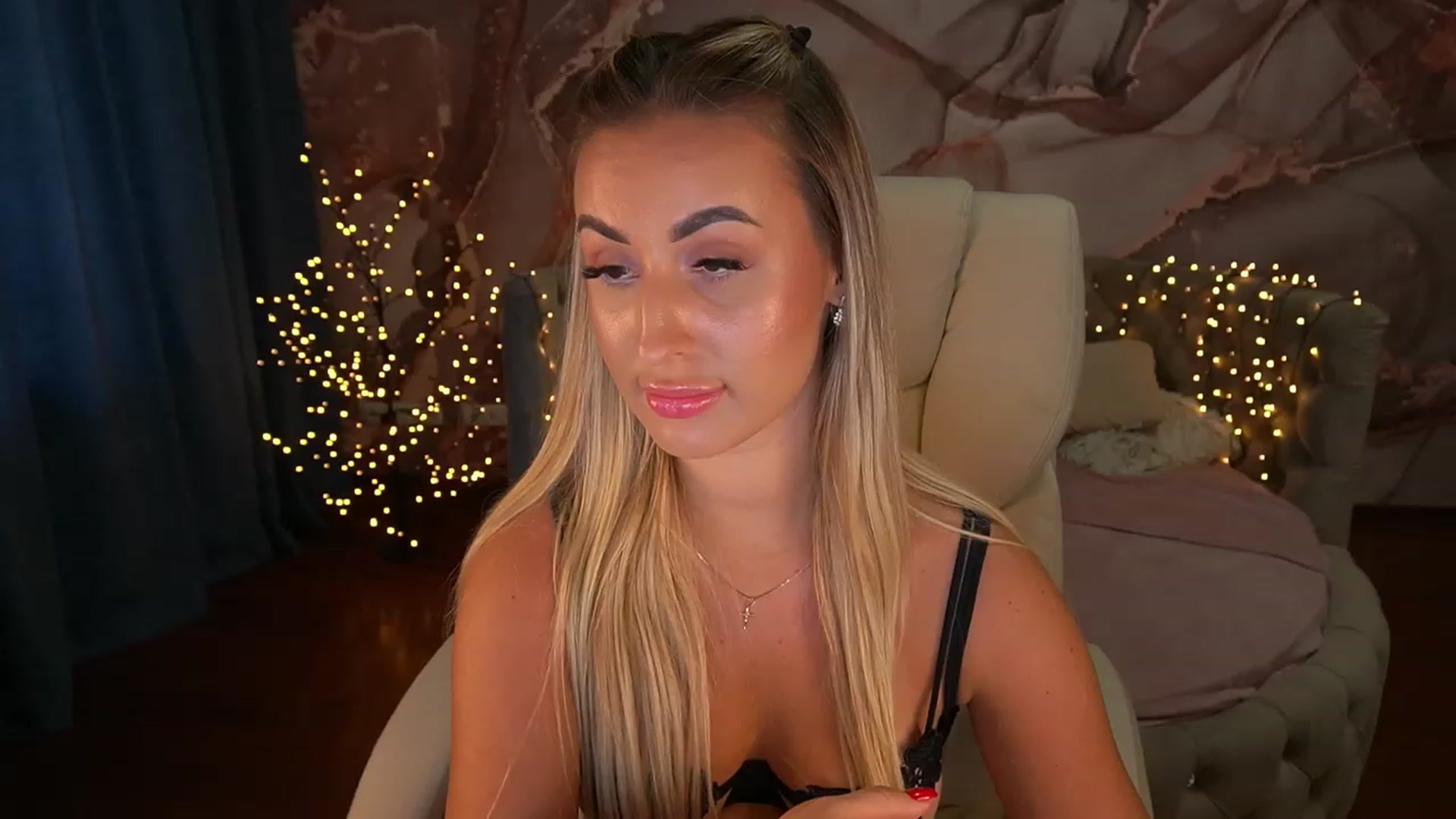 Gallery image thumbnail from LiaBrazzer's myfreecams stream on, 06/18/2023, 13:29 image 8 of 20