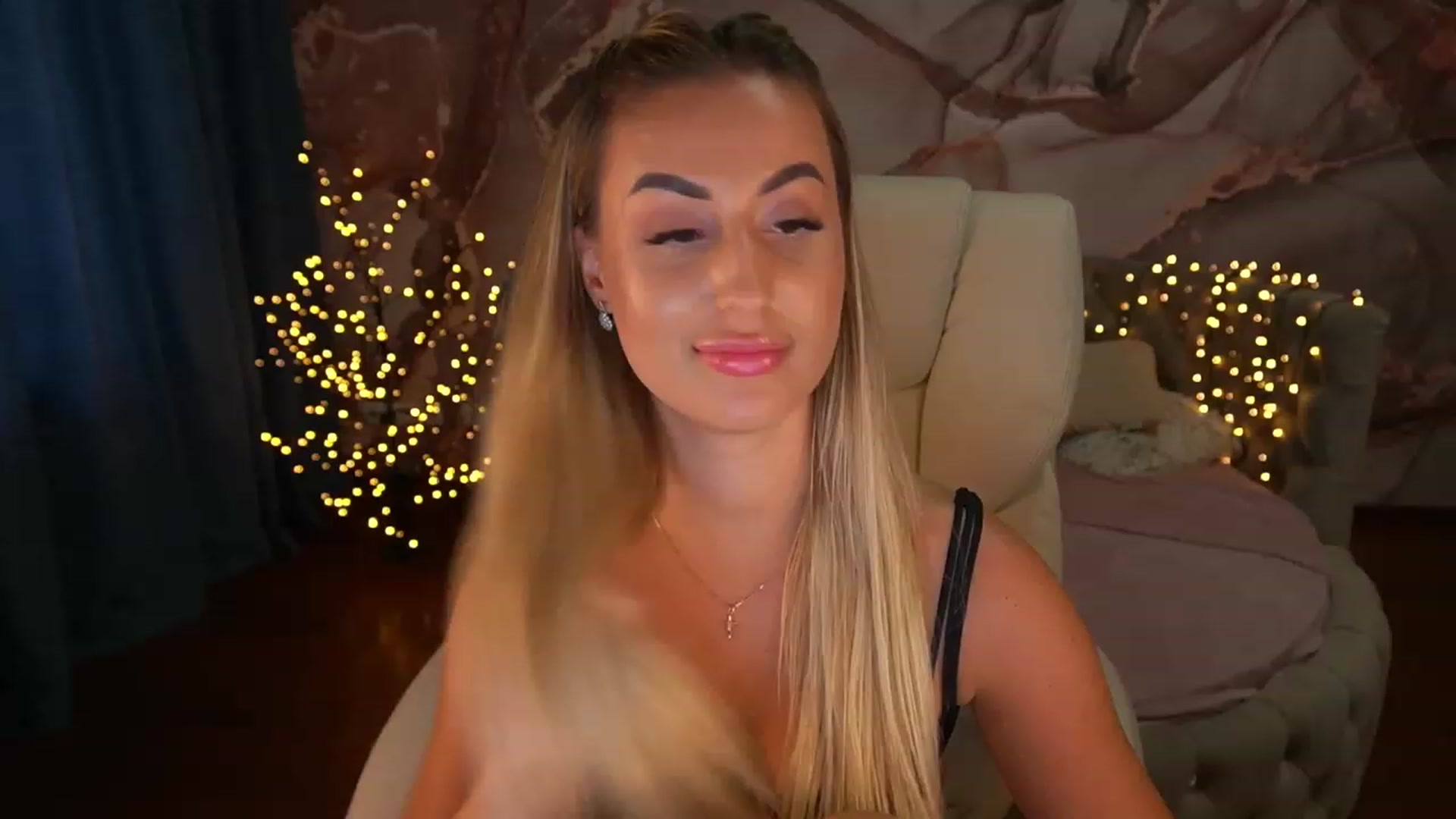 Gallery image thumbnail from LiaBrazzer's myfreecams stream on, 06/18/2023, 13:29 image 7 of 20