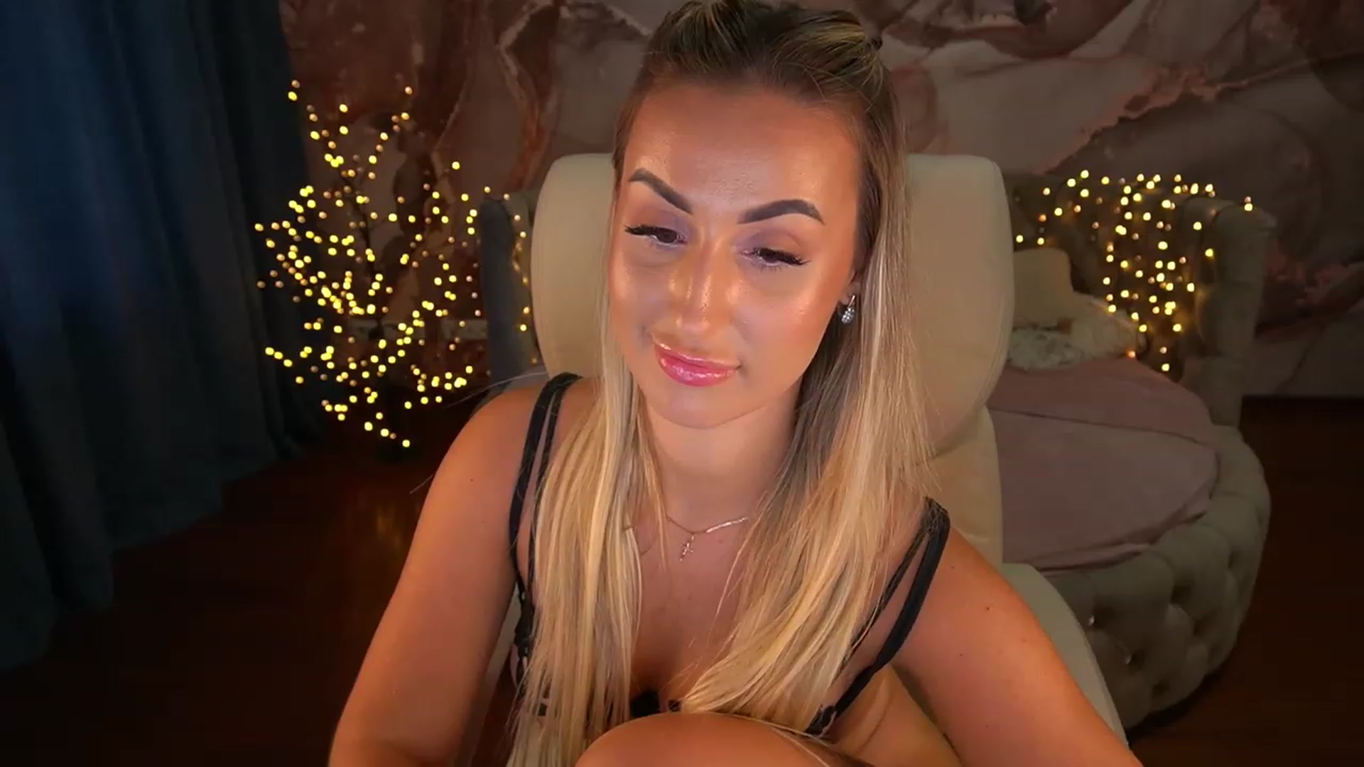 Gallery image thumbnail from LiaBrazzer's myfreecams stream on, 06/18/2023, 14:08 image 19 of 20