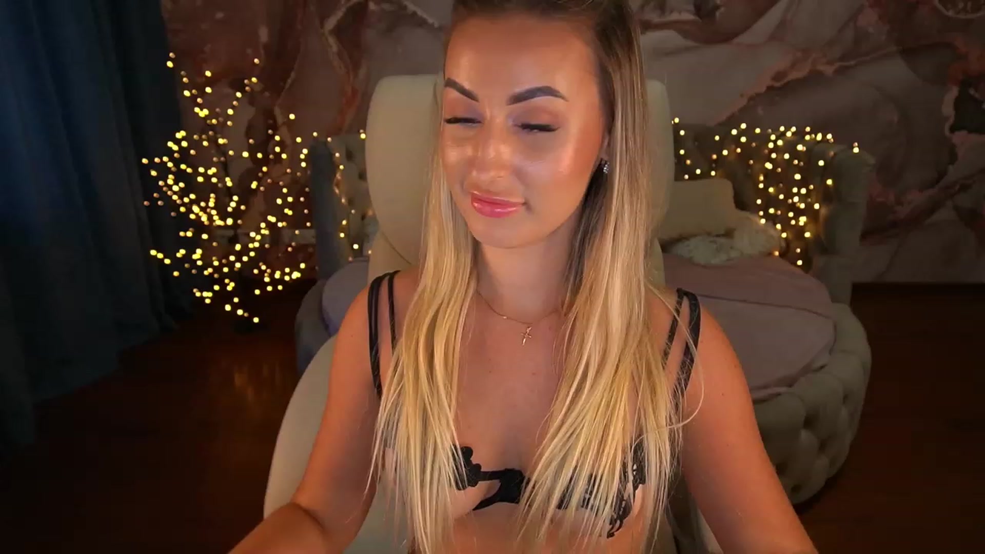 Gallery image thumbnail from LiaBrazzer's myfreecams stream on, 06/18/2023, 14:08 image 2 of 20