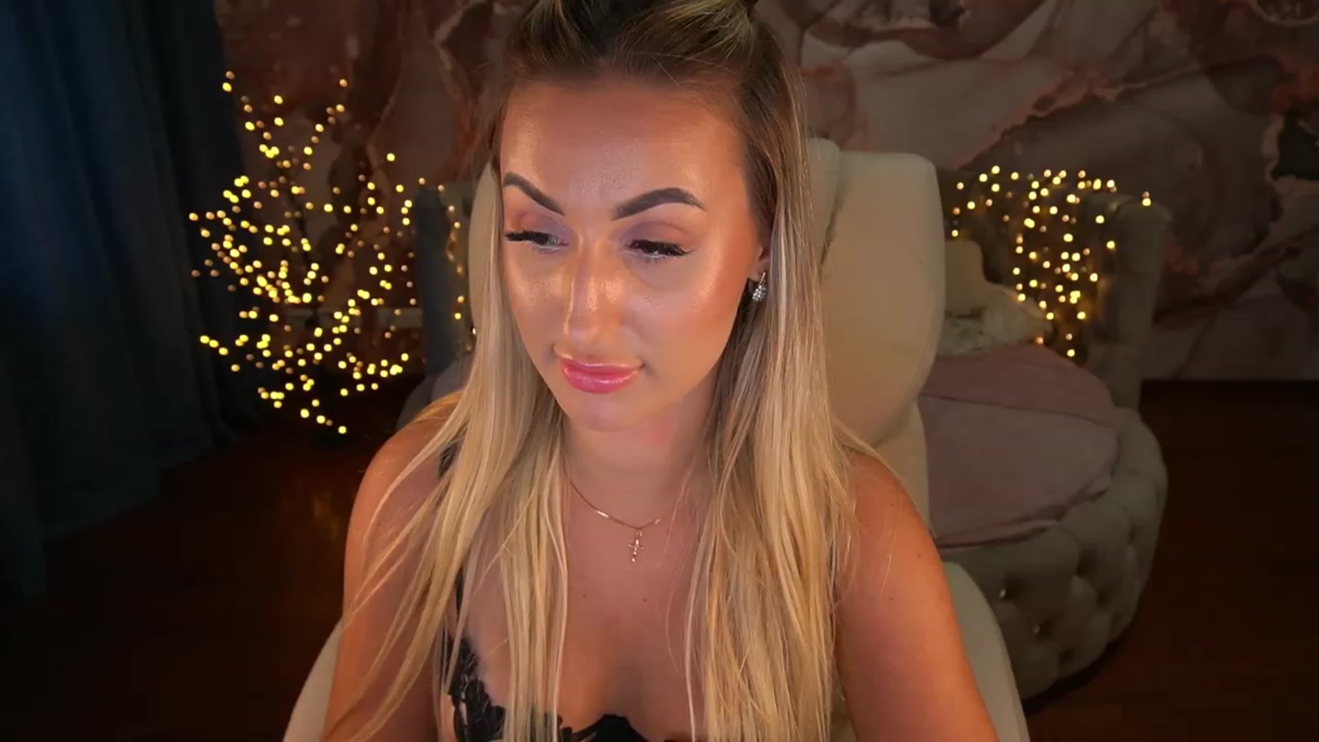 Gallery image thumbnail from LiaBrazzer's myfreecams stream on, 06/18/2023, 14:08 image 5 of 20