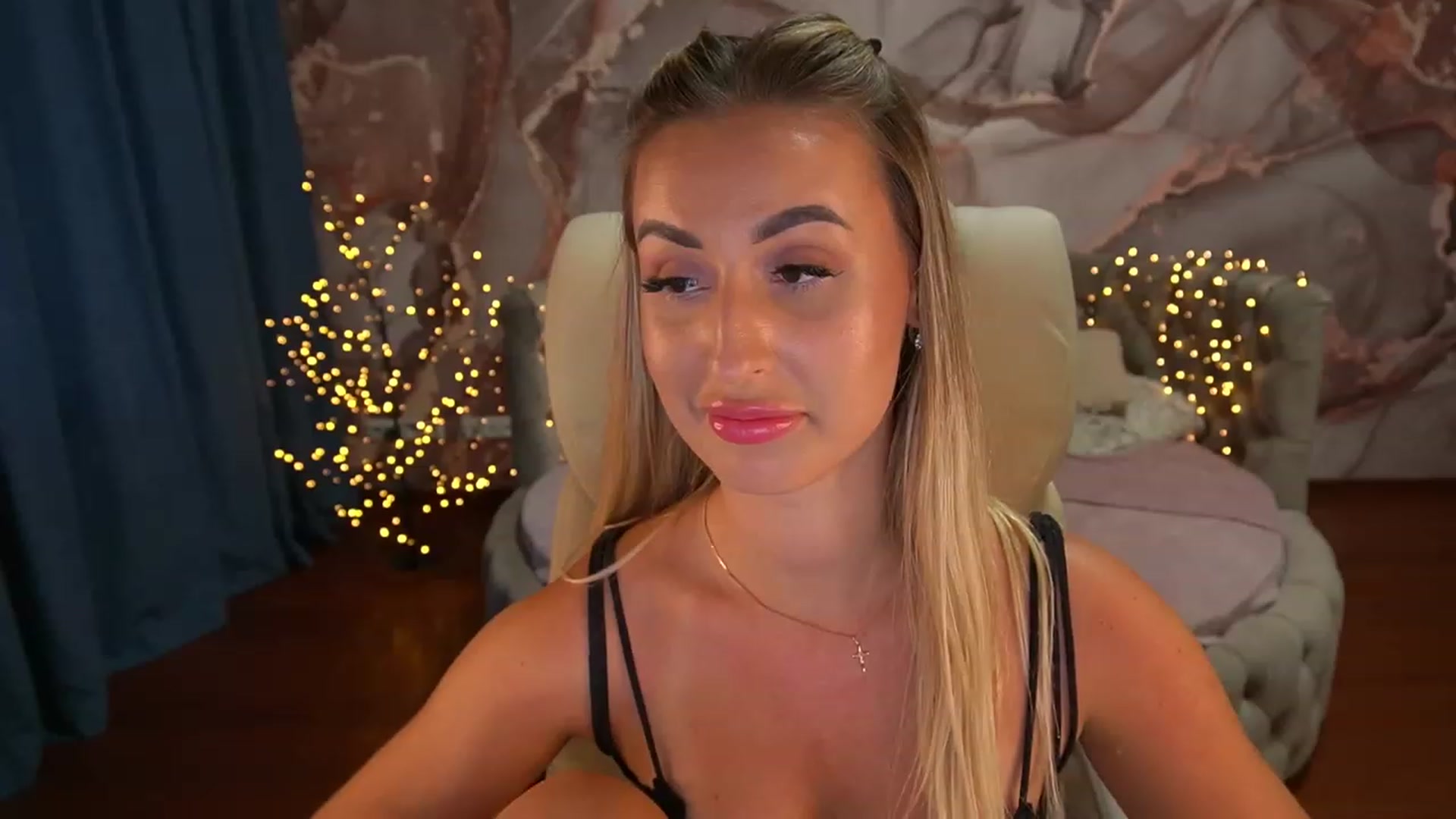 Gallery image thumbnail from LiaBrazzer's myfreecams stream on, 06/18/2023, 16:11 image 18 of 20
