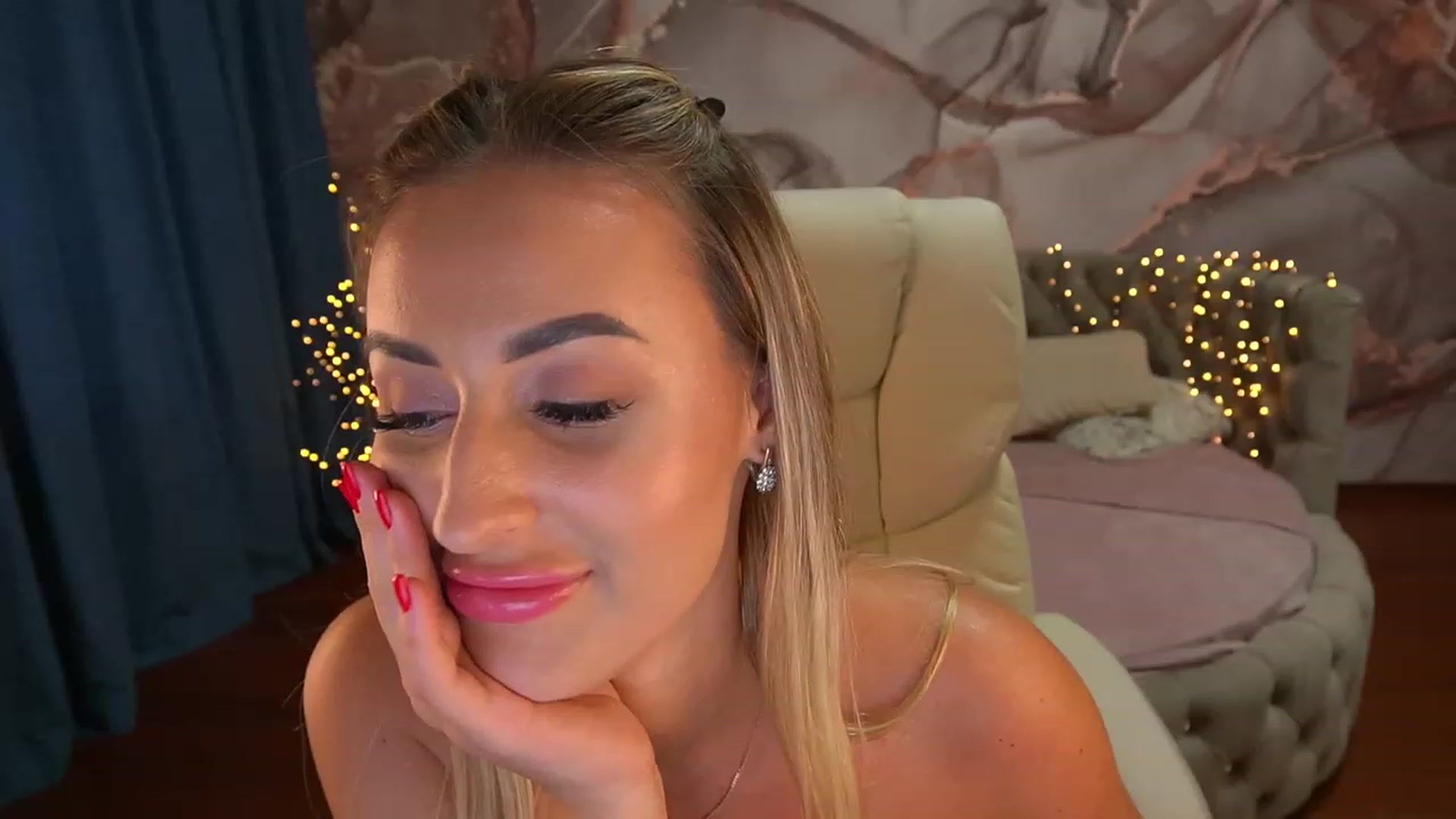 Gallery image thumbnail from LiaBrazzer's myfreecams stream on, 06/18/2023, 16:11 image 6 of 20