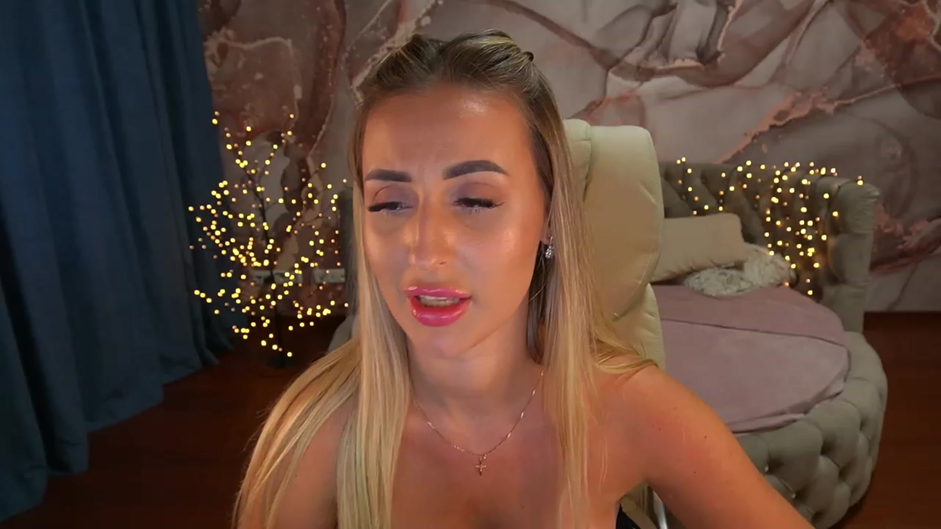 Gallery image thumbnail from LiaBrazzer's myfreecams stream on, 06/18/2023, 16:11 image 13 of 20