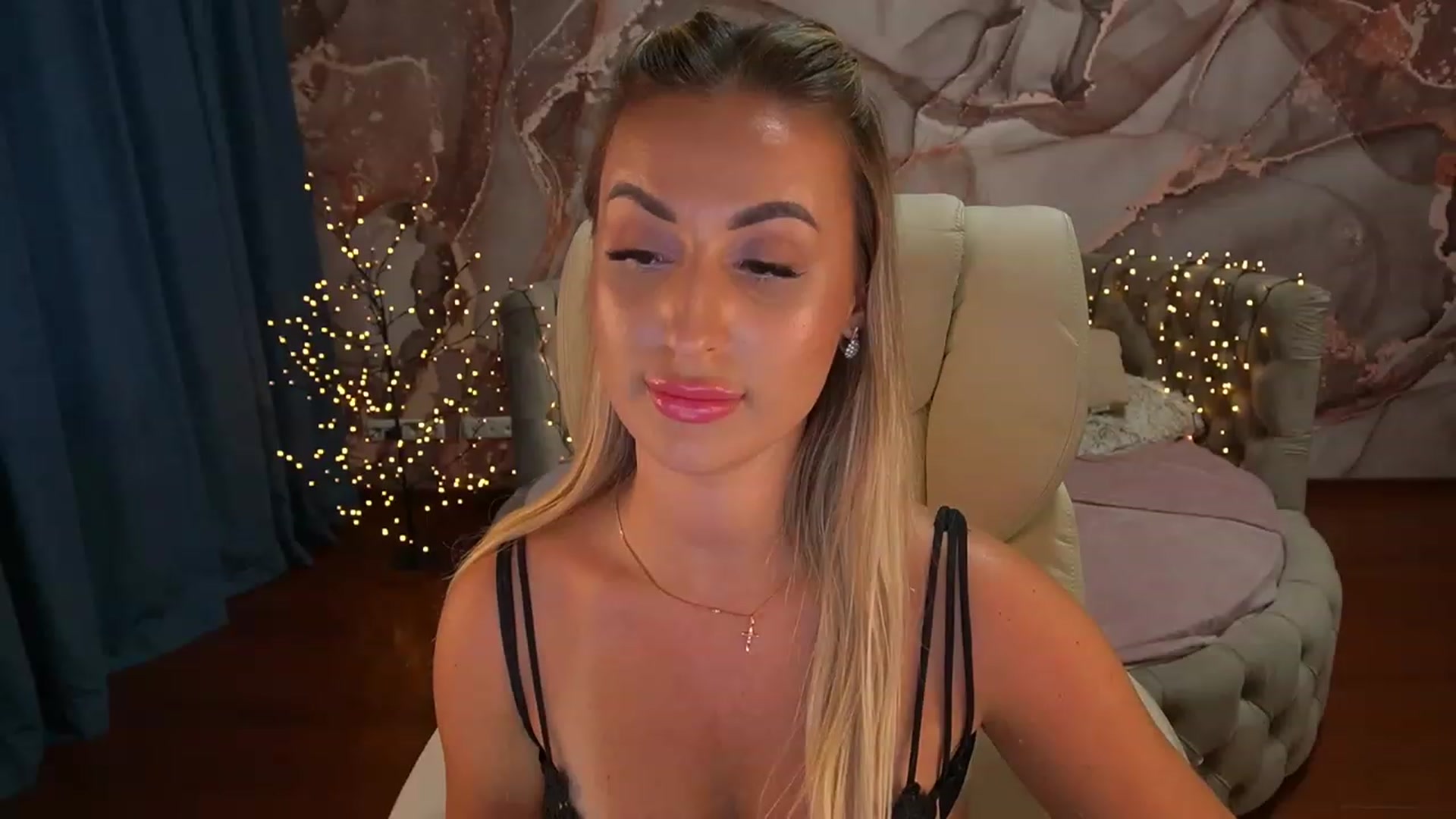 Gallery image thumbnail from LiaBrazzer's myfreecams stream on, 06/18/2023, 16:11 image 19 of 20