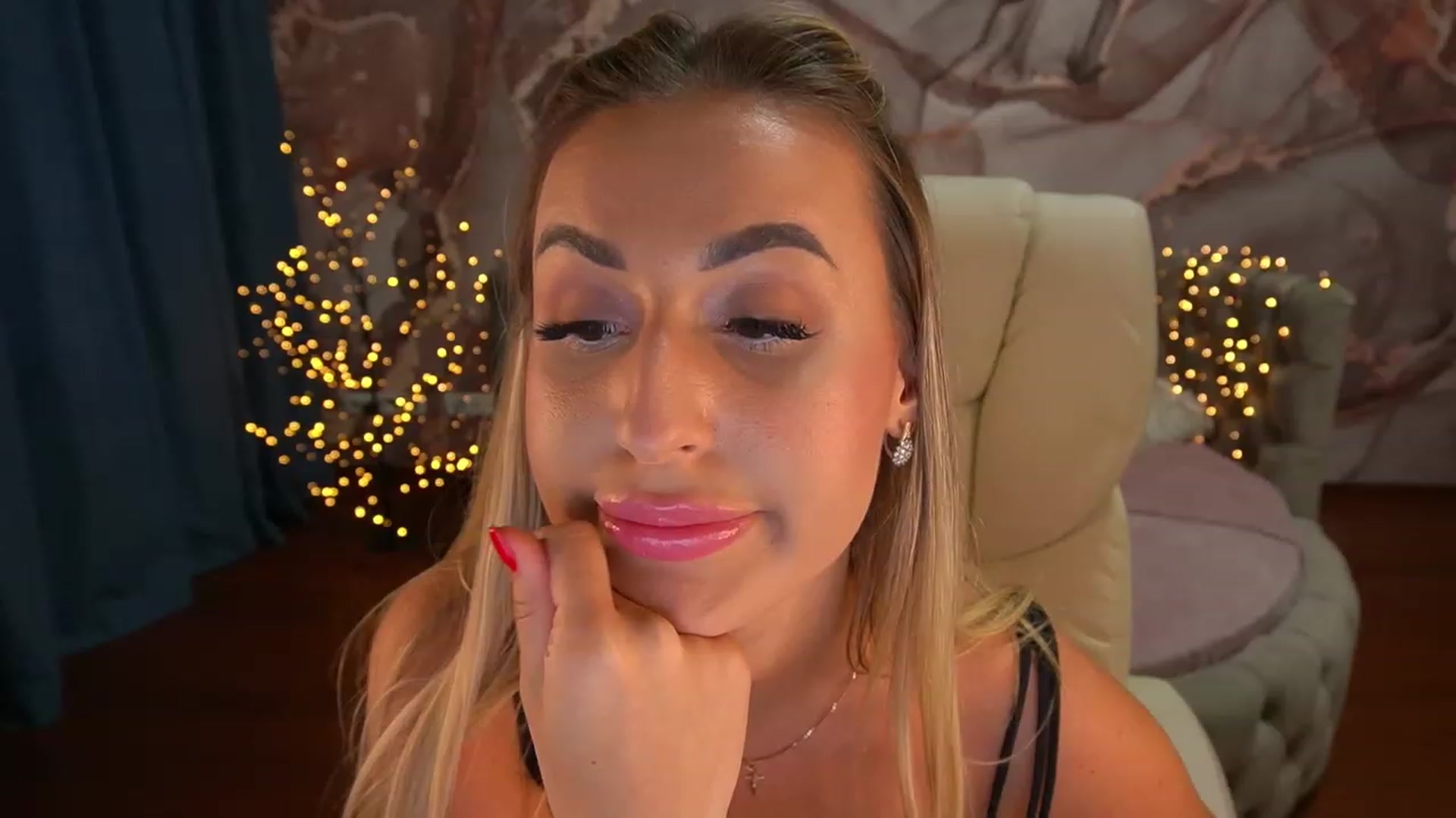 Gallery image thumbnail from LiaBrazzer's myfreecams stream on, 06/18/2023, 17:03 image 13 of 20