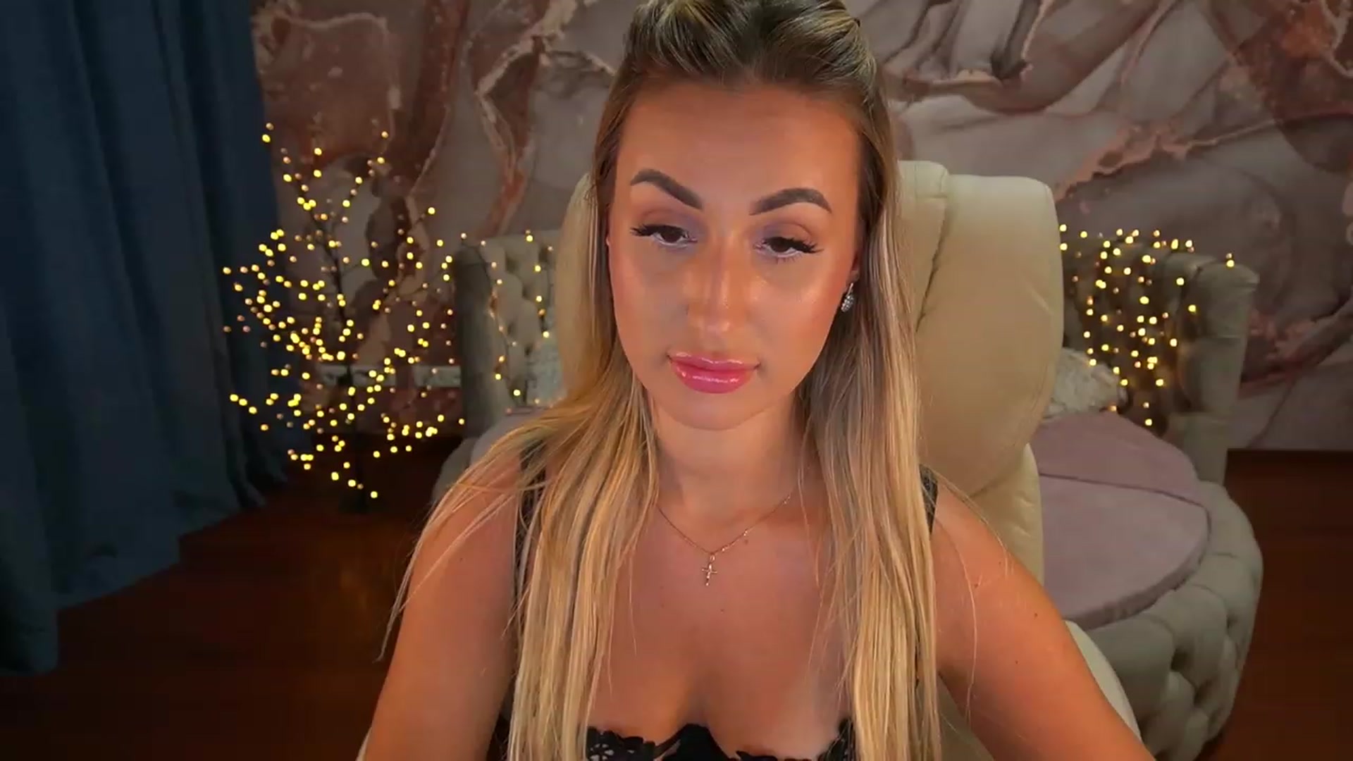 Gallery image thumbnail from LiaBrazzer's myfreecams stream on, 06/18/2023, 17:03 image 7 of 20