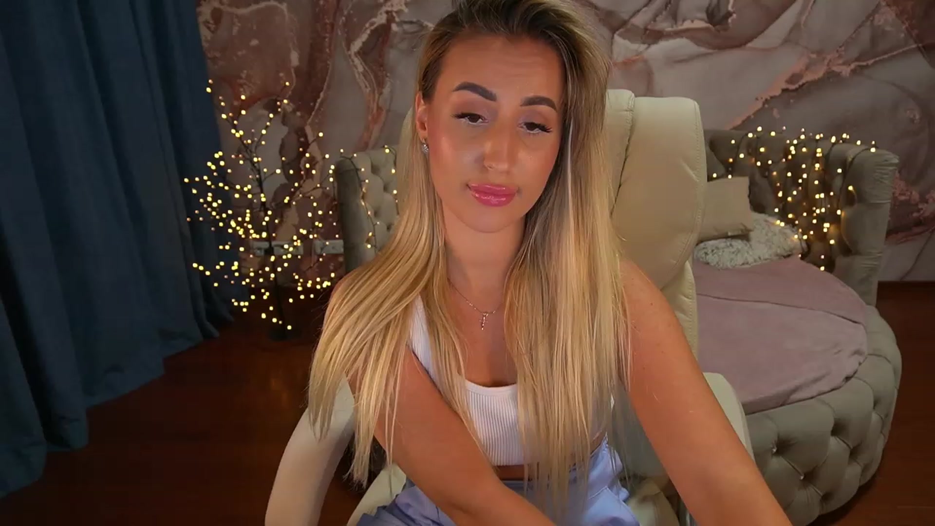 Gallery image thumbnail from LiaBrazzer's myfreecams stream on, 06/18/2023, 18:52 image 13 of 20