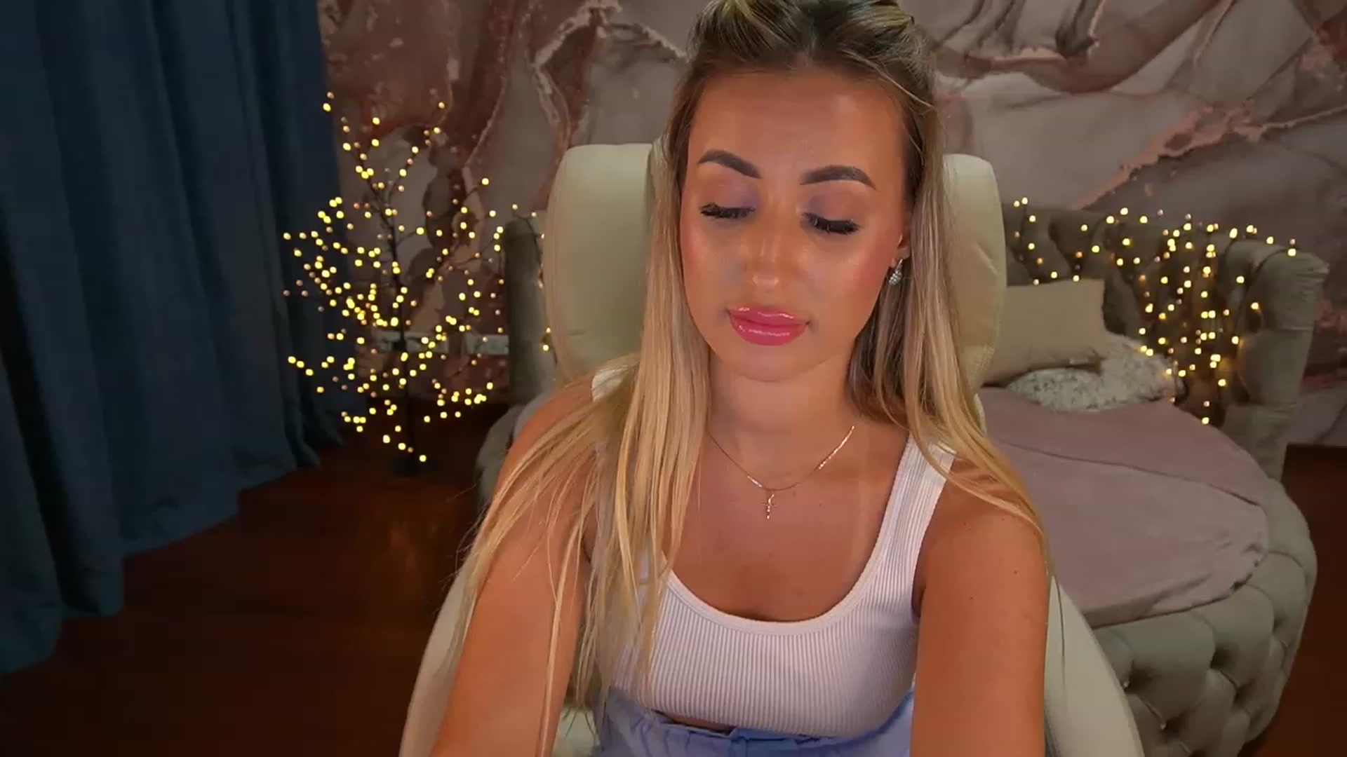 Gallery image thumbnail from LiaBrazzer's myfreecams stream on, 06/18/2023, 18:52 image 8 of 20