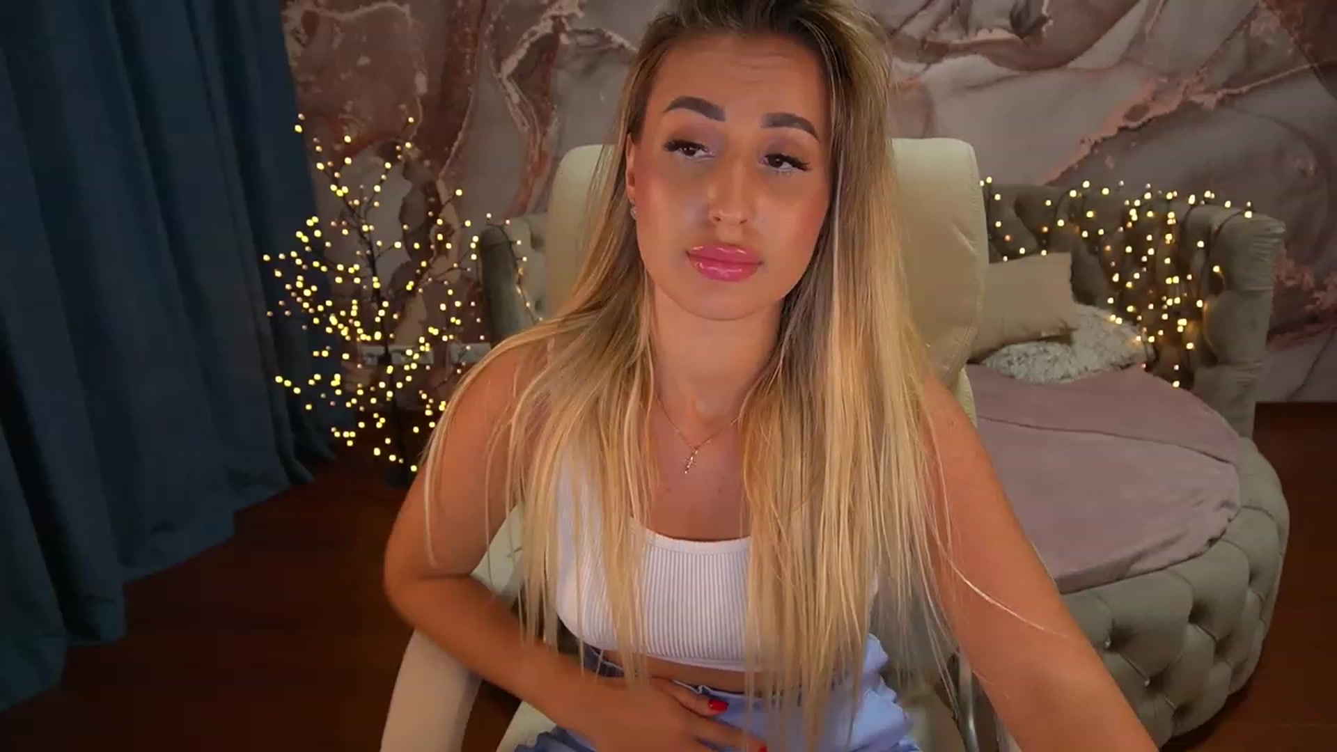 Gallery image thumbnail from LiaBrazzer's myfreecams stream on, 06/18/2023, 18:52 image 12 of 20
