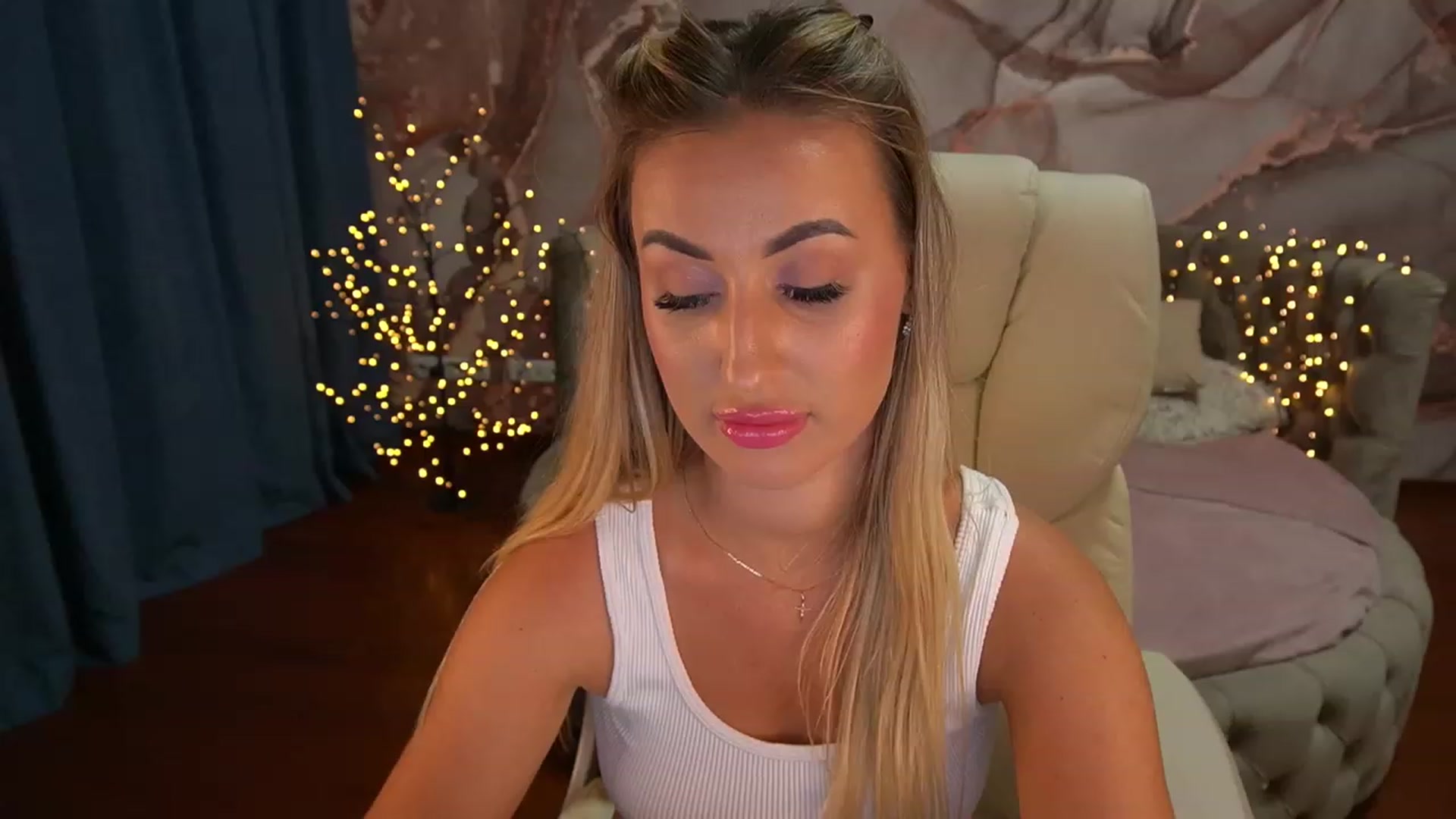 Gallery image thumbnail from LiaBrazzer's myfreecams stream on, 06/18/2023, 18:52 image 1 of 20