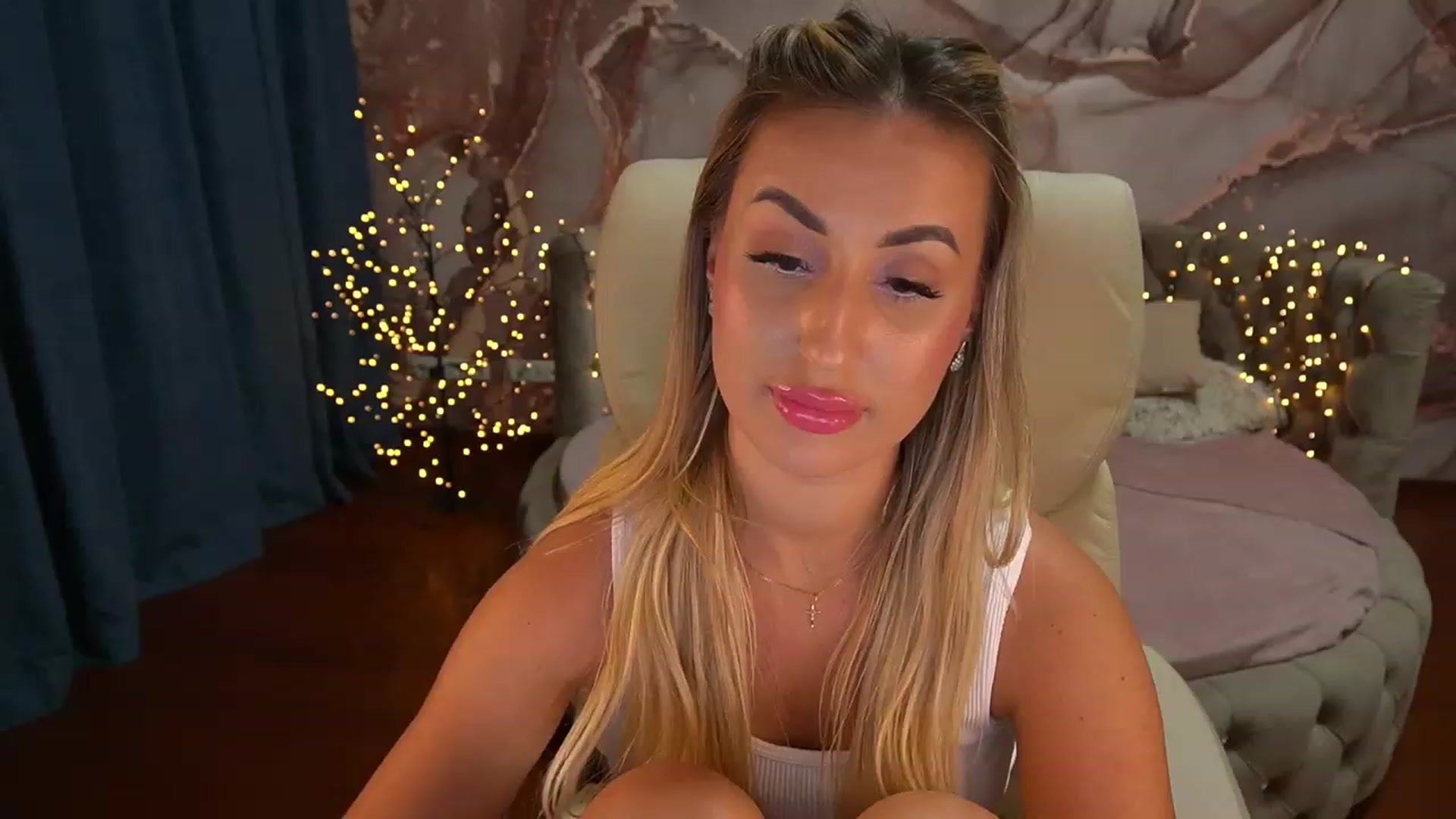 Gallery image thumbnail from LiaBrazzer's myfreecams stream on, 06/18/2023, 18:52 image 4 of 20