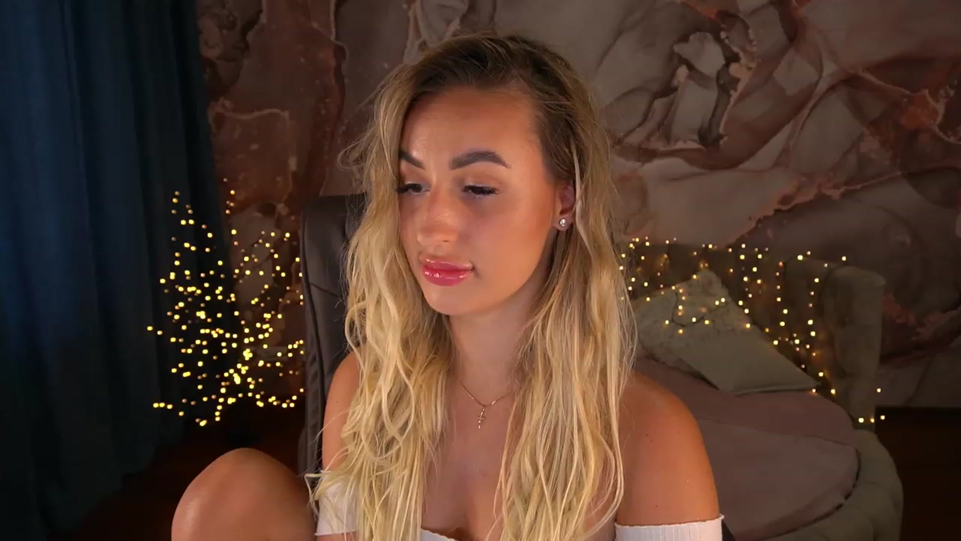 Gallery image thumbnail from LiaBrazzer's myfreecams stream on, 06/25/2023, 12:22 image 16 of 20
