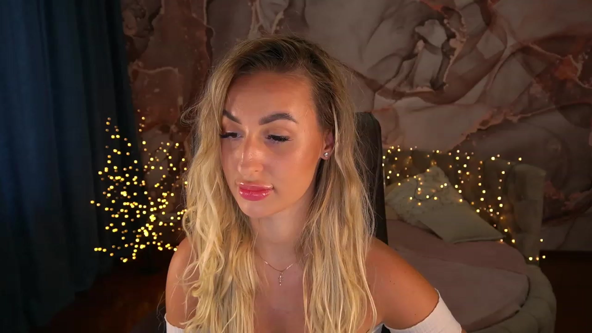 Gallery image thumbnail from LiaBrazzer's myfreecams stream on, 06/25/2023, 12:22 image 18 of 20