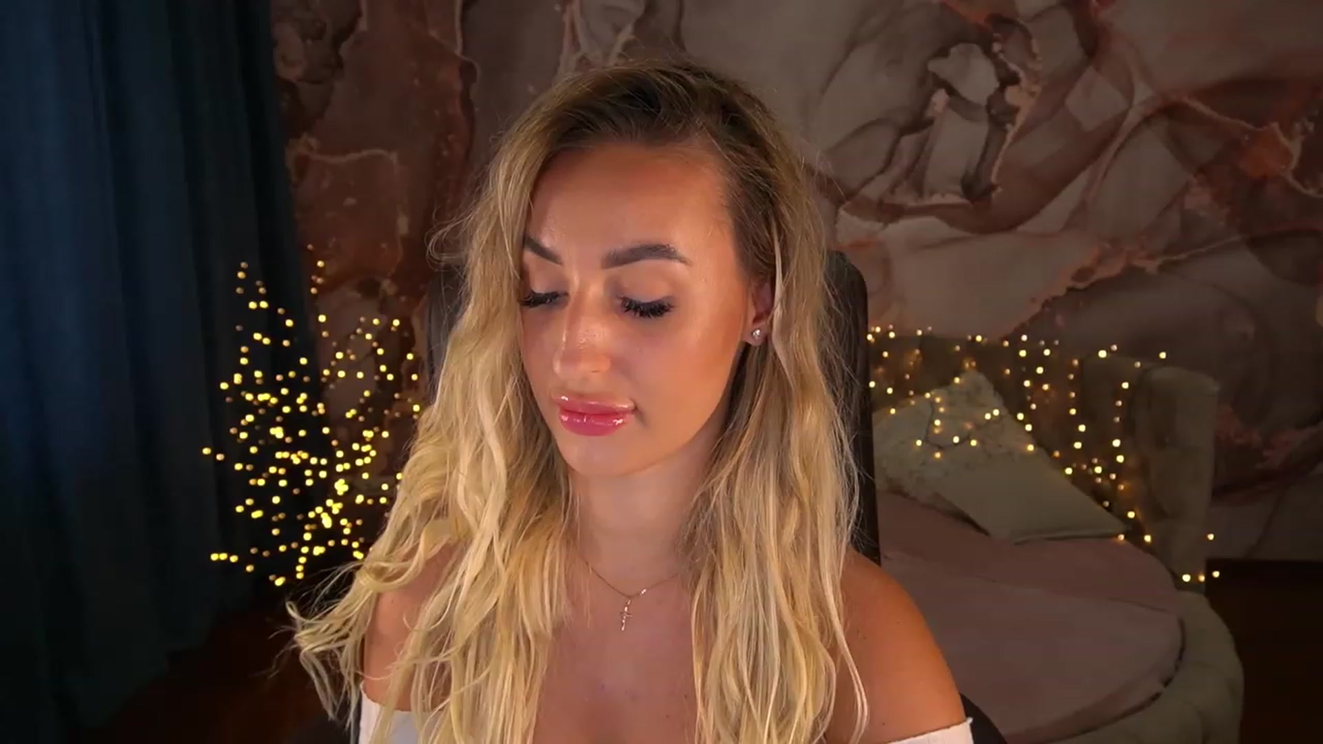 Gallery image thumbnail from LiaBrazzer's myfreecams stream on, 06/25/2023, 12:22 image 19 of 20