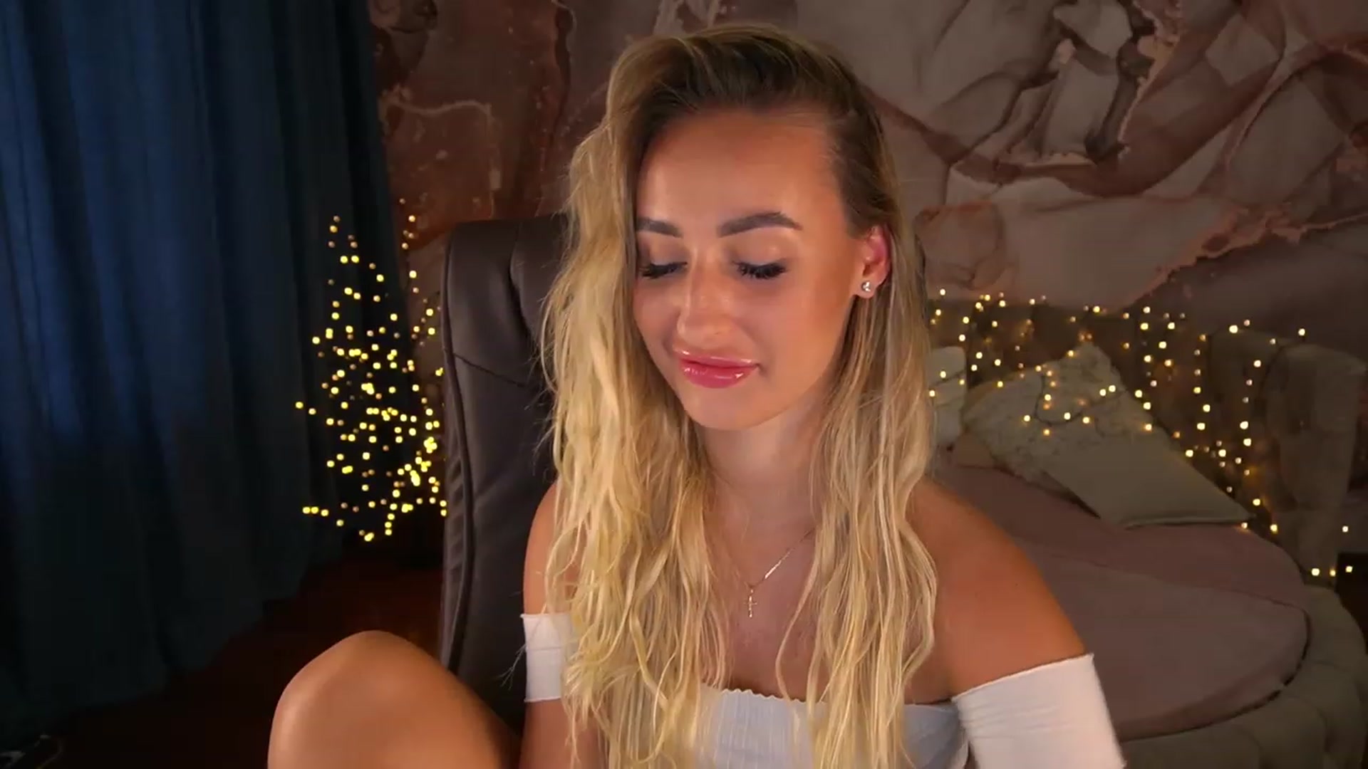Gallery image thumbnail from LiaBrazzer's myfreecams stream on, 06/25/2023, 12:22 image 3 of 20