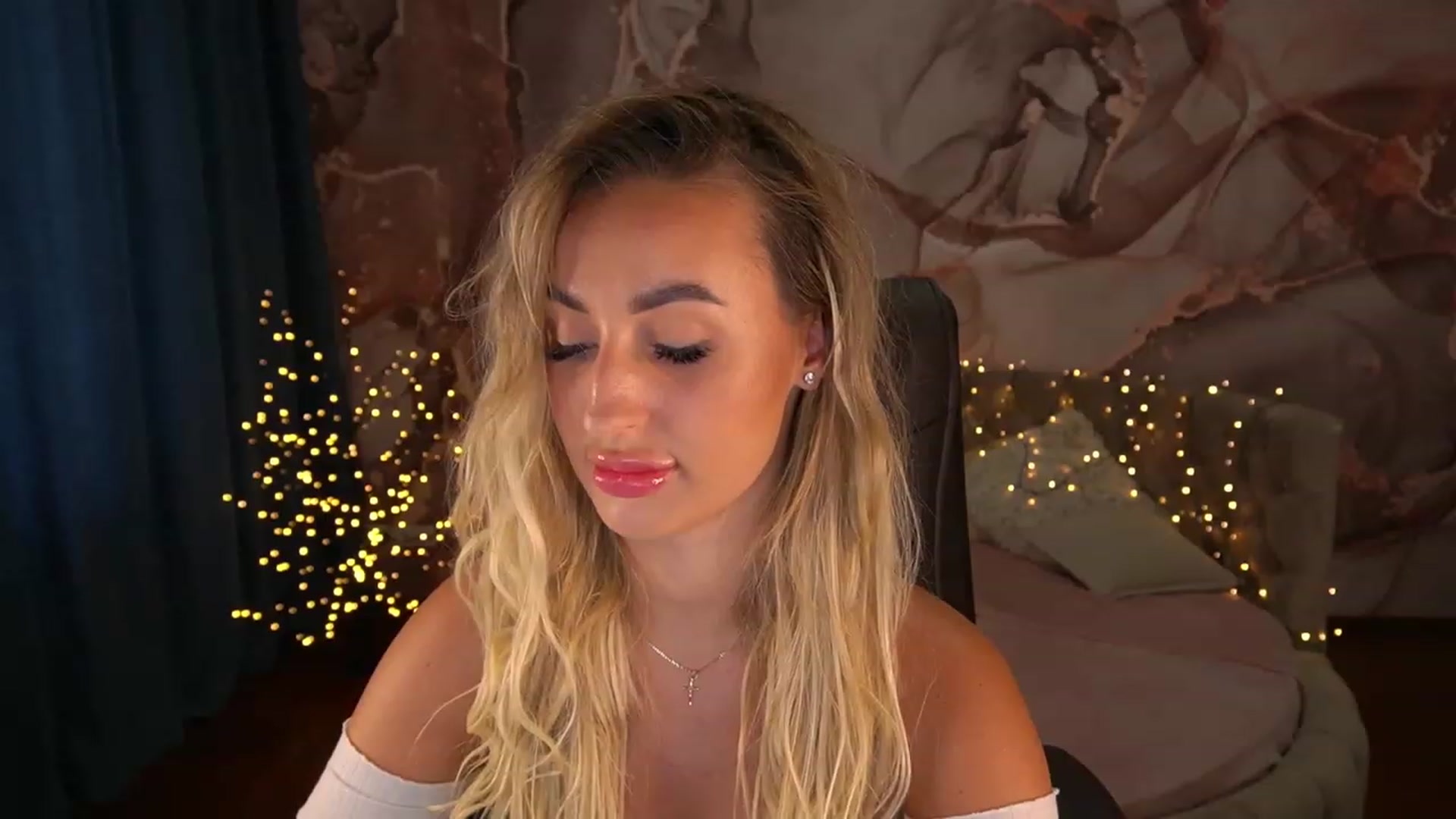 Gallery image thumbnail from LiaBrazzer's myfreecams stream on, 06/25/2023, 12:22 image 15 of 20