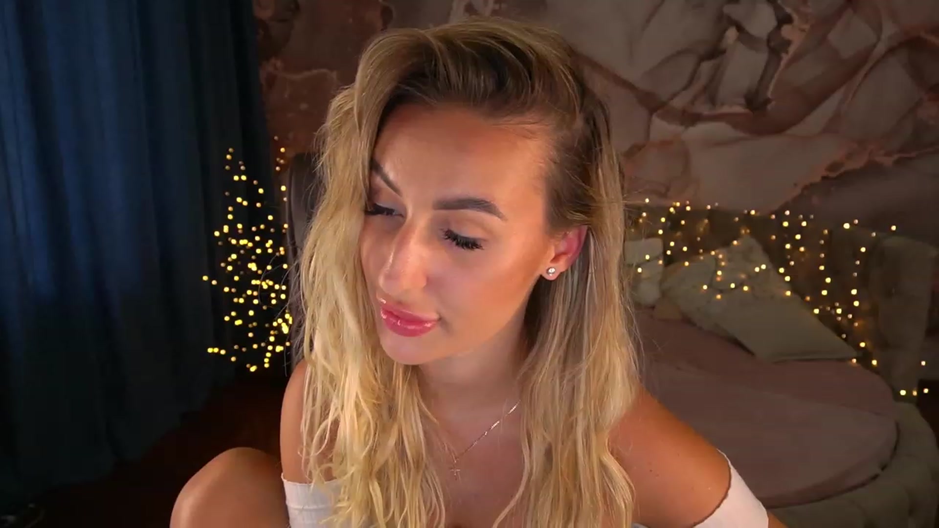 Gallery image thumbnail from LiaBrazzer's myfreecams stream on, 06/25/2023, 12:22 image 7 of 20