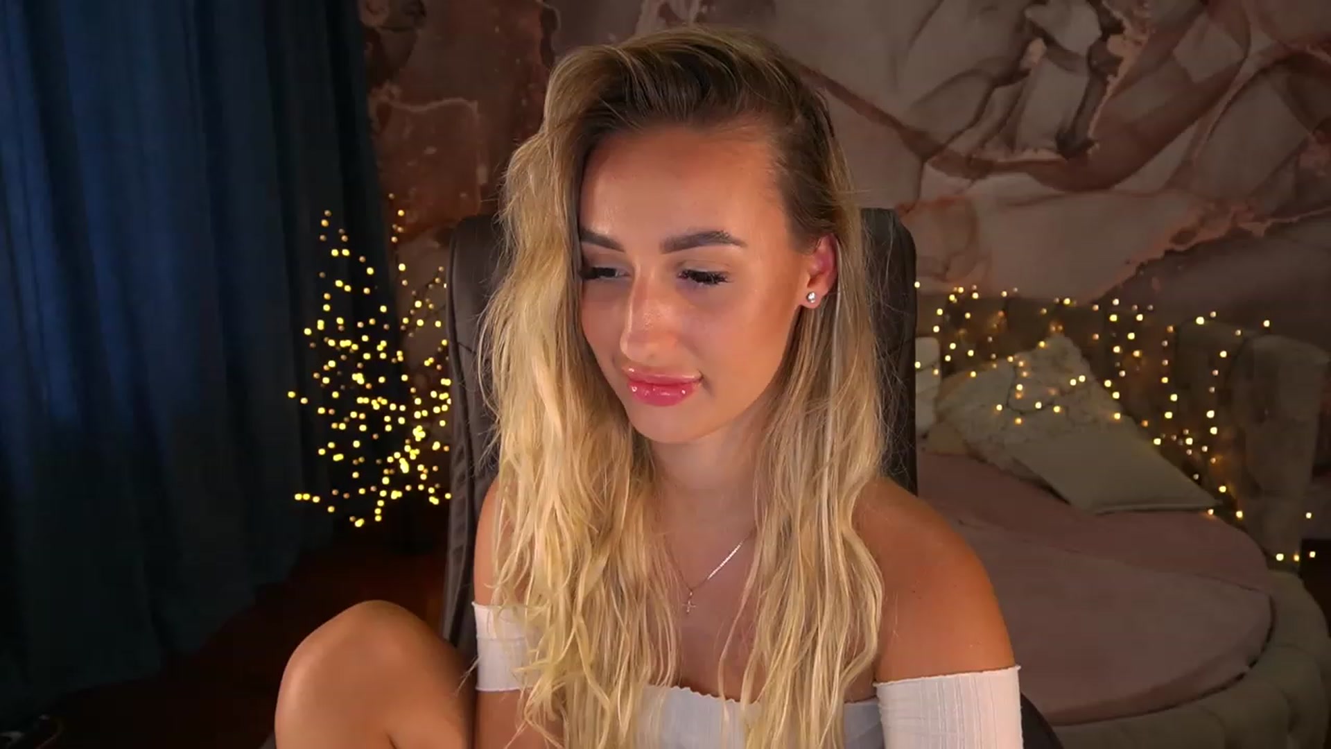 Gallery image thumbnail from LiaBrazzer's myfreecams stream on, 06/25/2023, 12:22 image 1 of 20