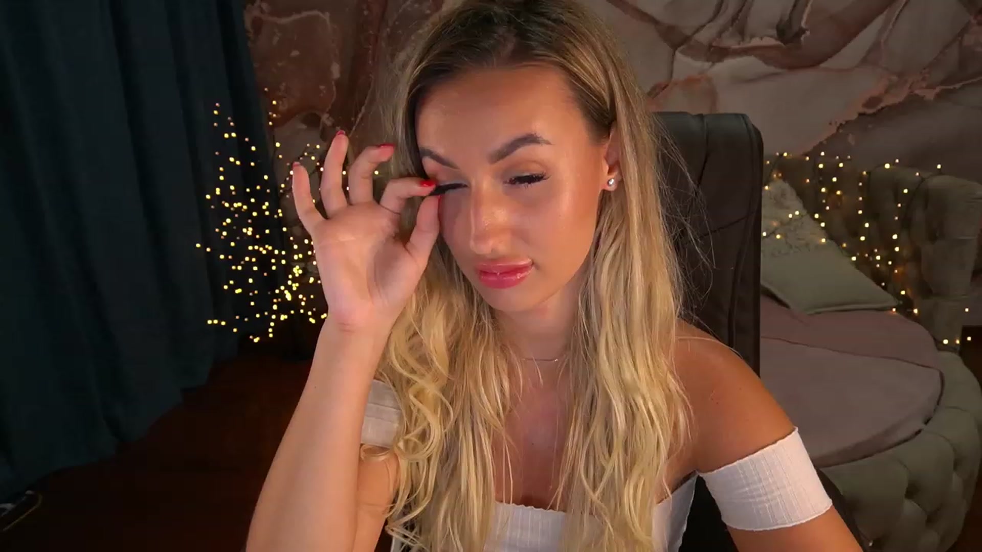 Gallery image thumbnail from LiaBrazzer's myfreecams stream on, 06/25/2023, 18:12 image 1 of 20