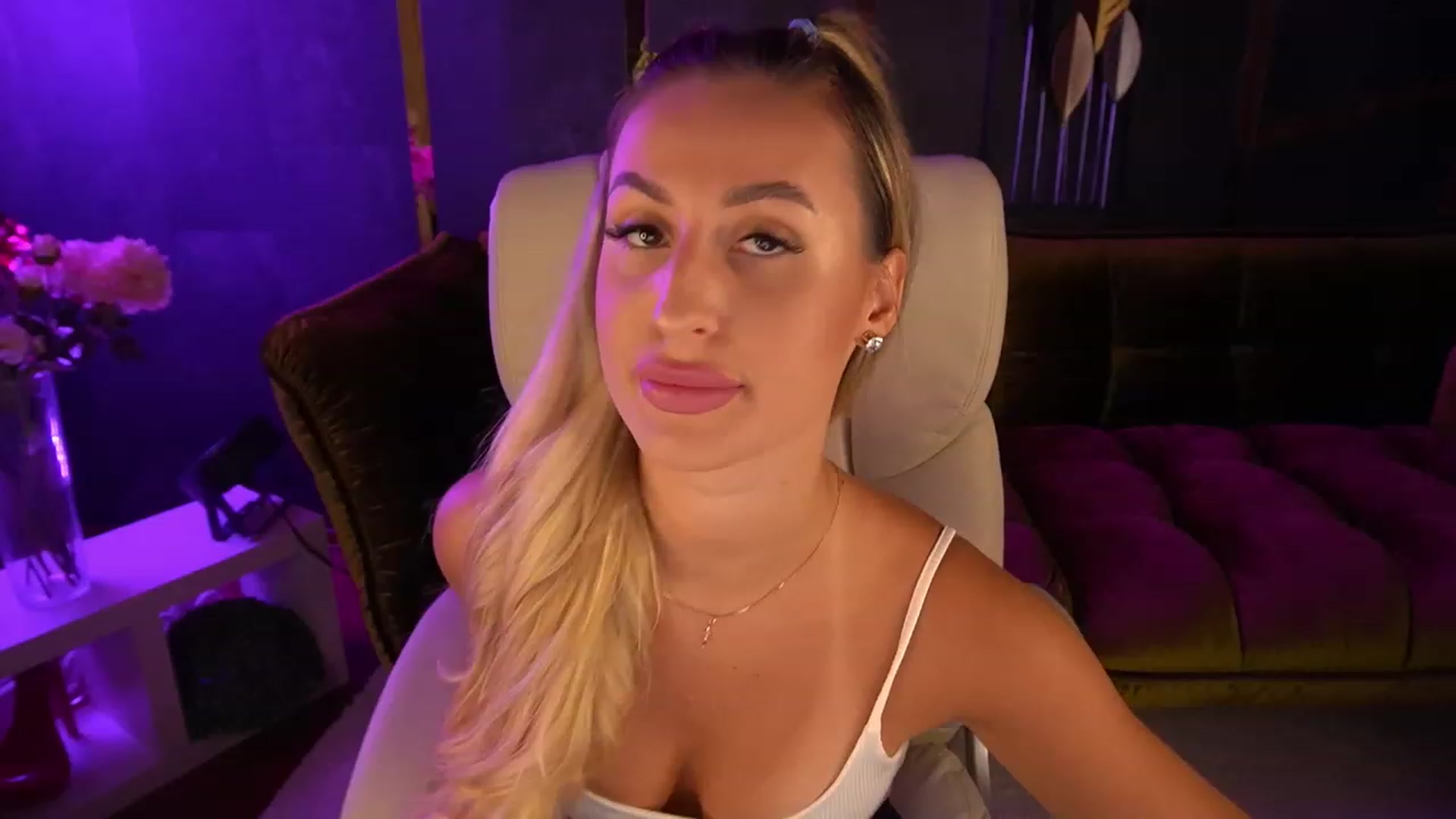 Gallery image thumbnail from LiaBrazzer's myfreecams stream on, 07/16/2023, 14:19 image 9 of 20