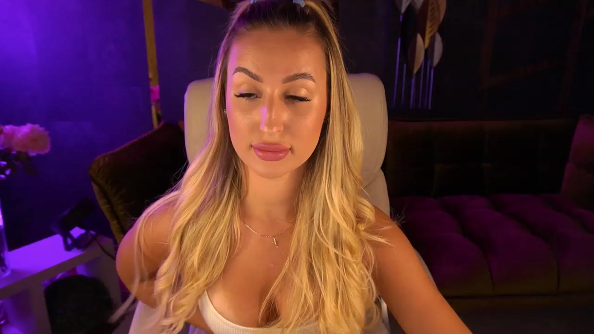 Gallery image thumbnail from LiaBrazzer's myfreecams stream on, 07/16/2023, 15:46 image 3 of 20