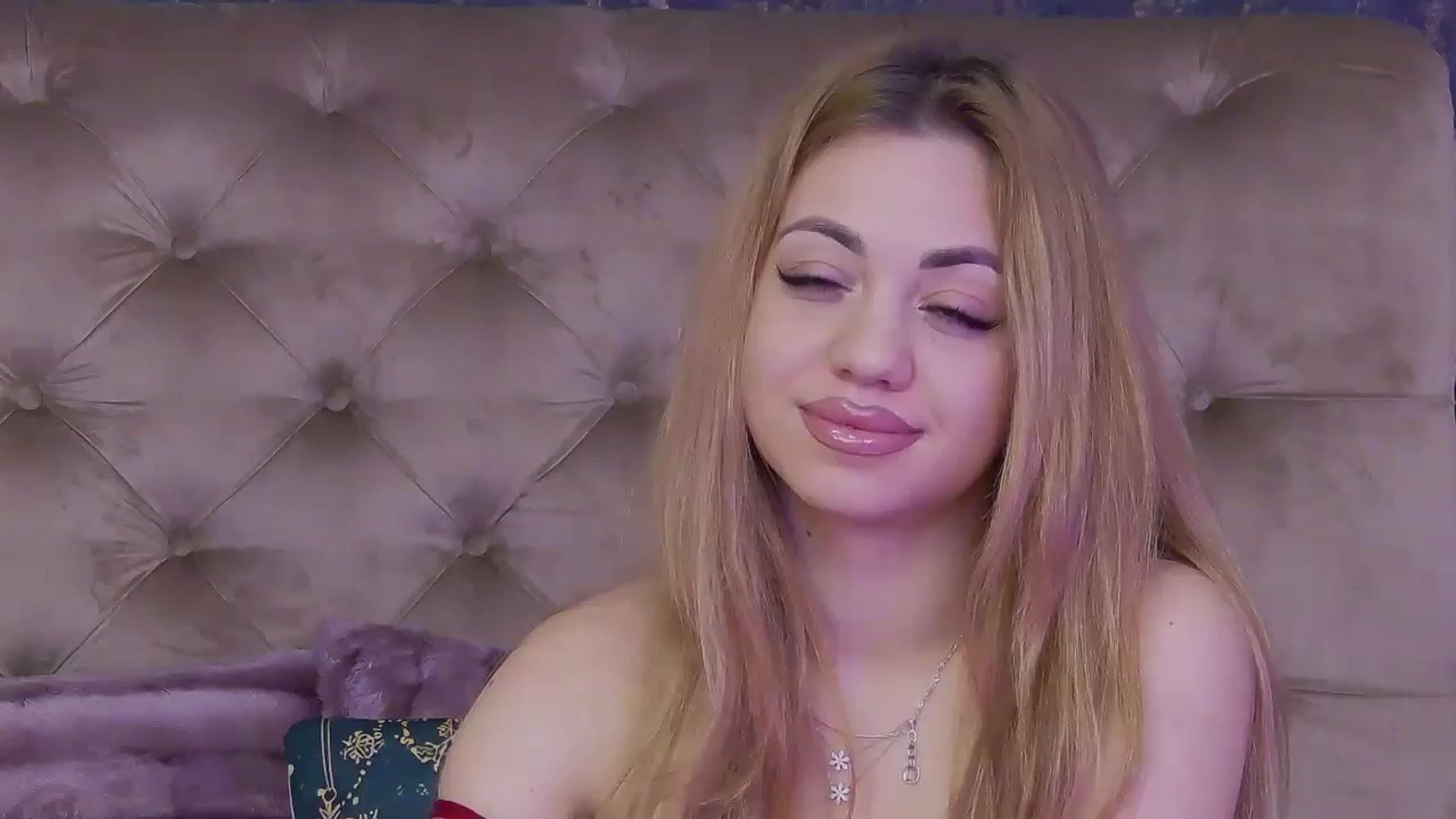 Gallery image thumbnail from LiaCharm's myfreecams stream on, 01/07/2025, 07:09 image 11 of 20
