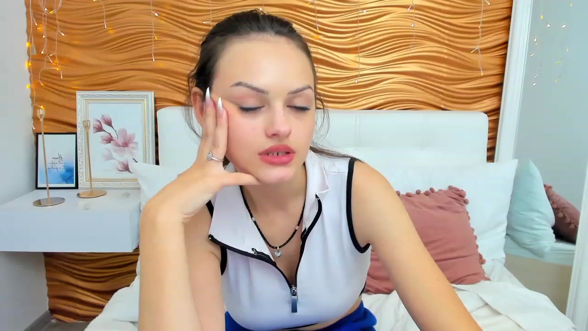 Gallery image thumbnail from LiaDazy's myfreecams stream on, 02/04/2024, 20:02 image 1 of 20