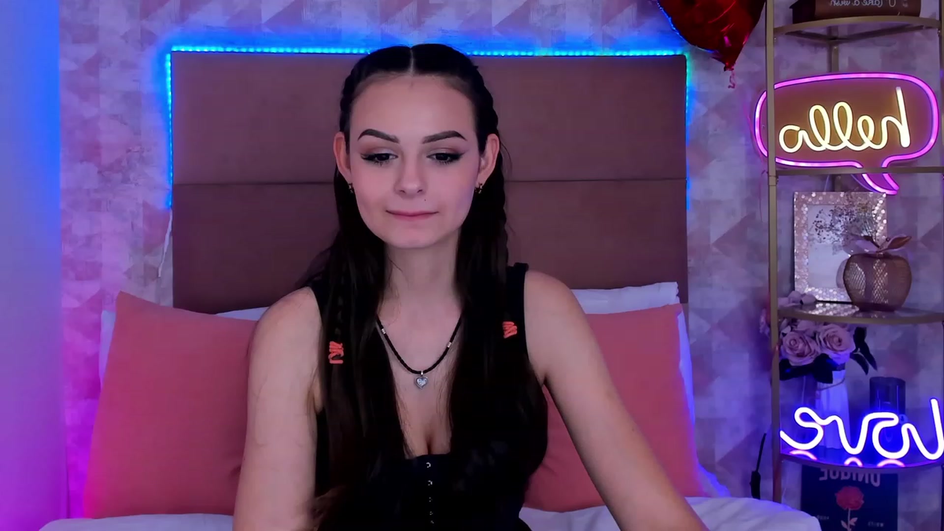 Gallery image thumbnail from LiaDazy's myfreecams stream on, 02/19/2024, 19:05 image 14 of 20