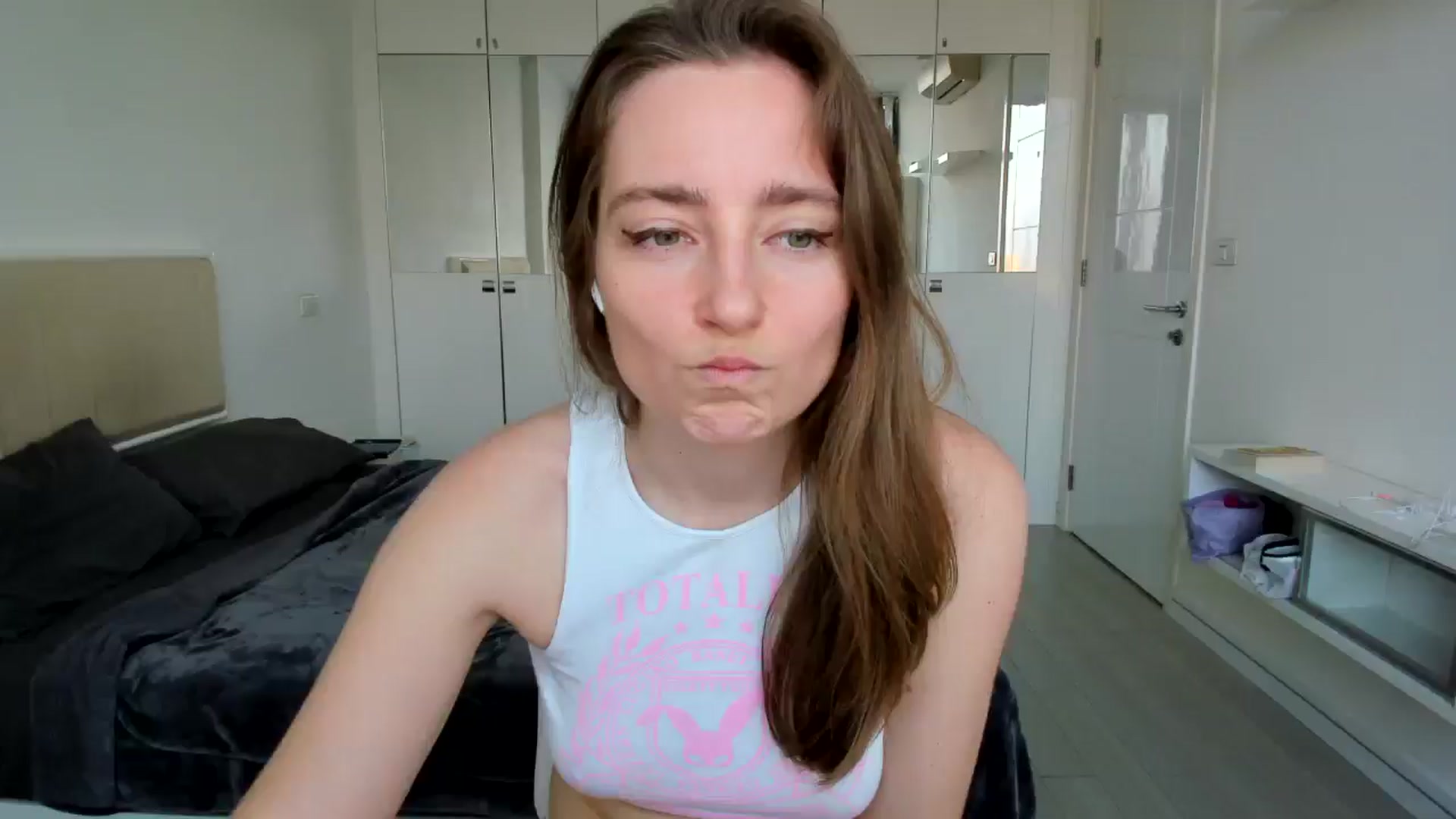 Gallery image thumbnail from LiaSasha's myfreecams stream on, 01/04/2026, 10:50 image 8 of 20