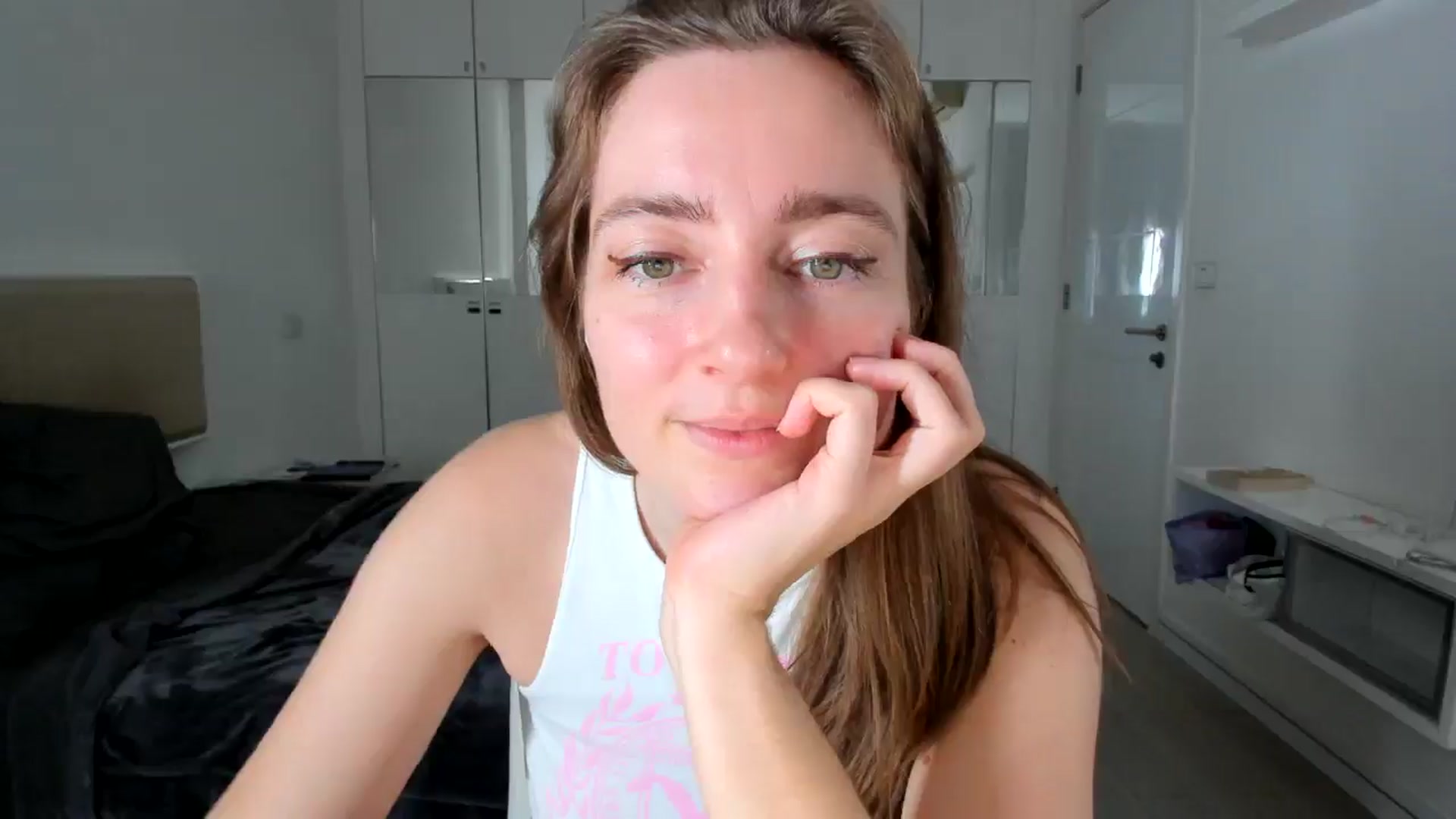 Gallery image thumbnail from LiaSasha's myfreecams stream on, 01/04/2026, 17:00 image 3 of 20