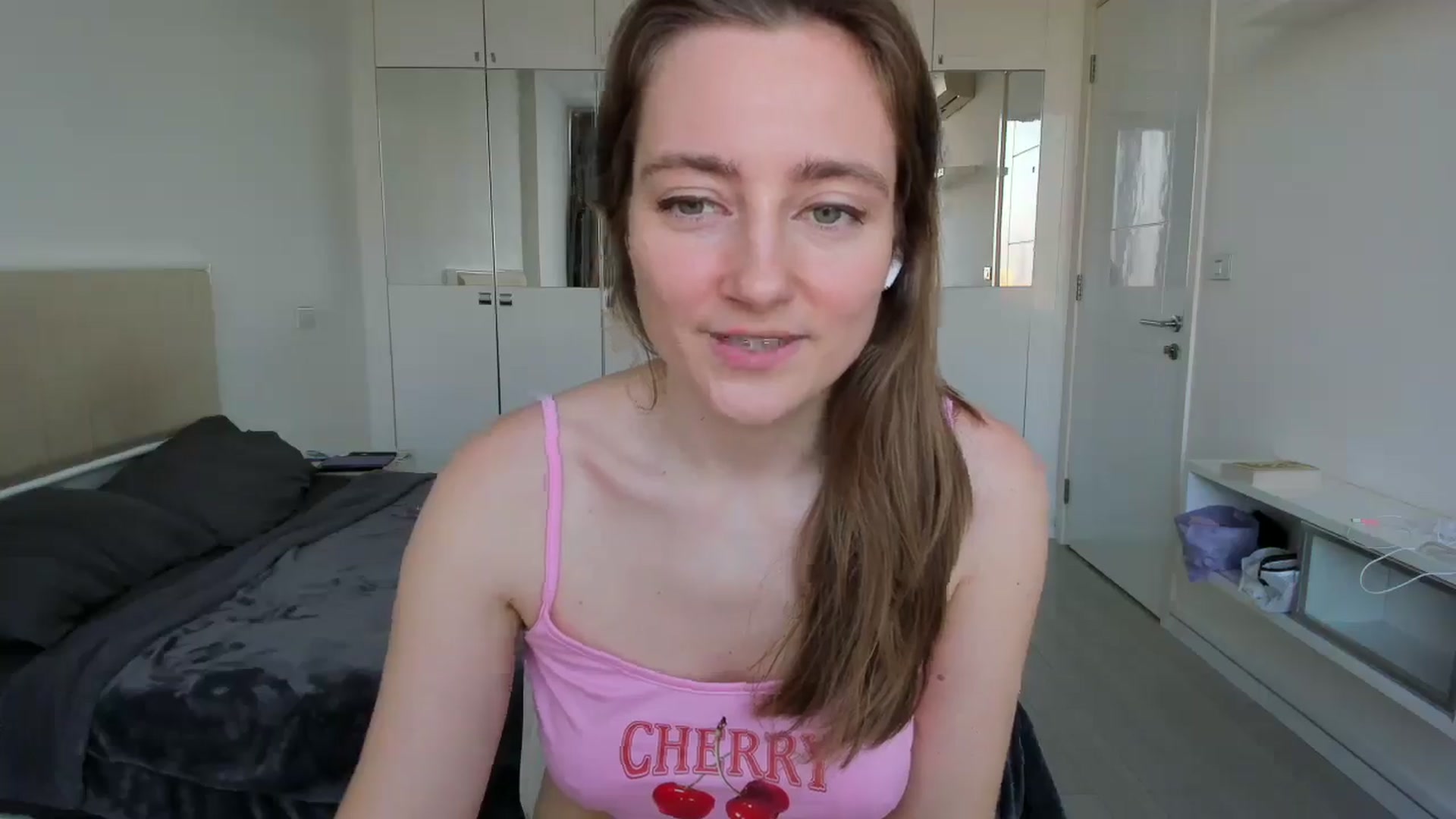 Gallery image thumbnail from LiaSasha's myfreecams stream on, 01/05/2026, 10:28 image 11 of 20