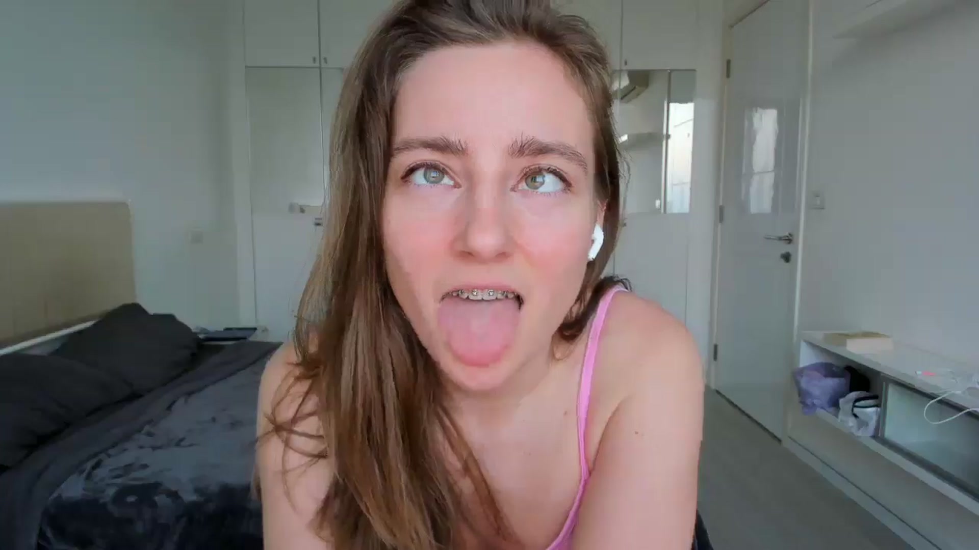Gallery image thumbnail from LiaSasha's myfreecams stream on, 01/05/2026, 11:03 image 15 of 20