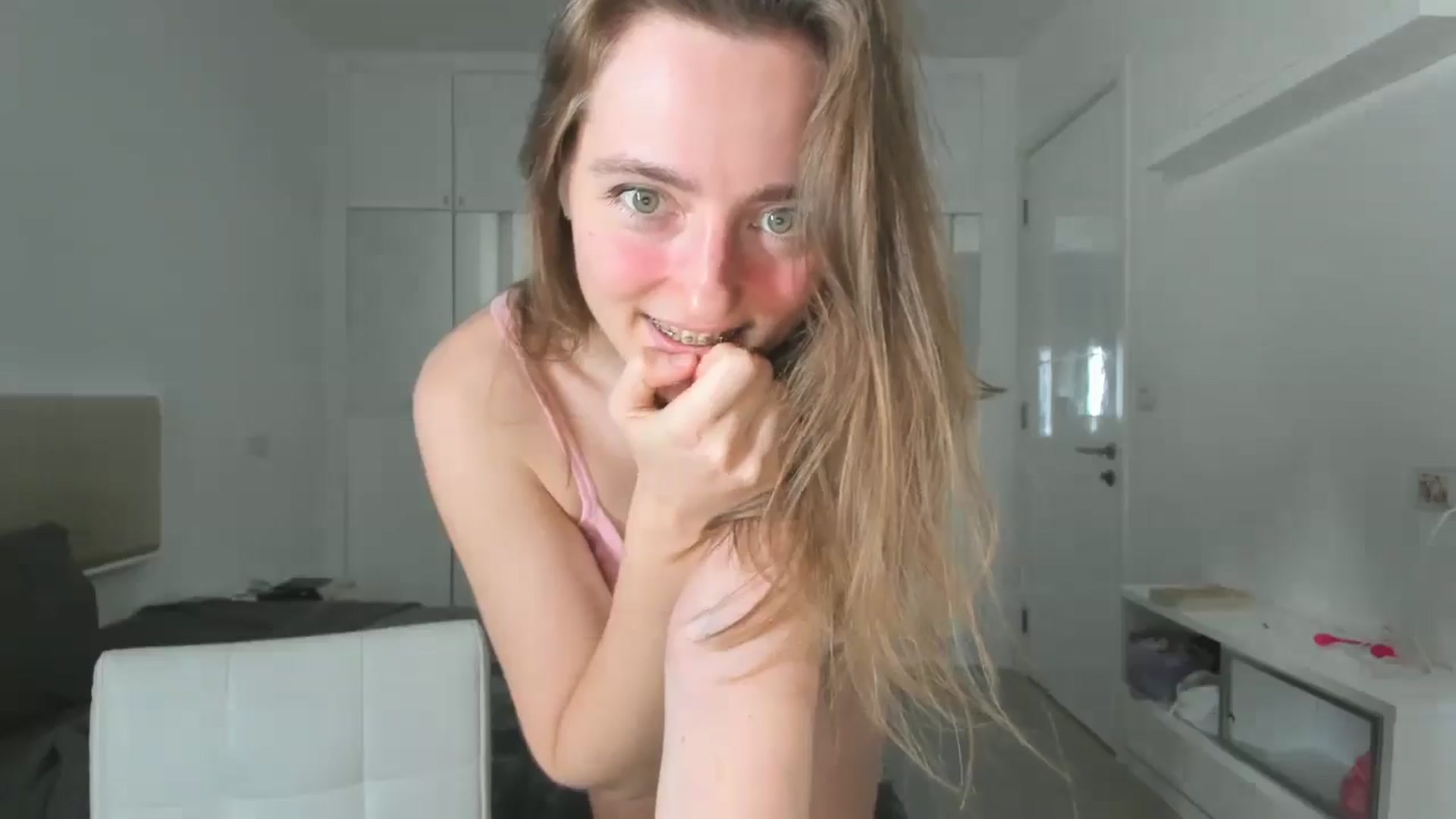 Gallery image thumbnail from LiaSasha's myfreecams stream on, 01/11/2026, 13:54 image 12 of 20